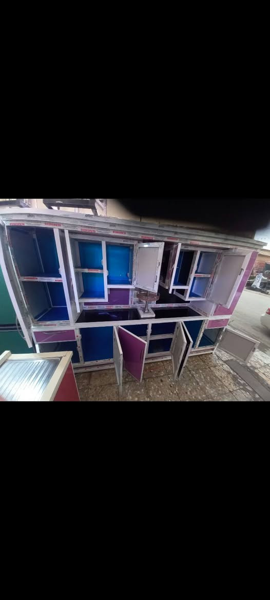 كاونتر 3امتار جديد والسنكي متر ونص ب550وبيه مجال بسيط العنوان ديوانيه
