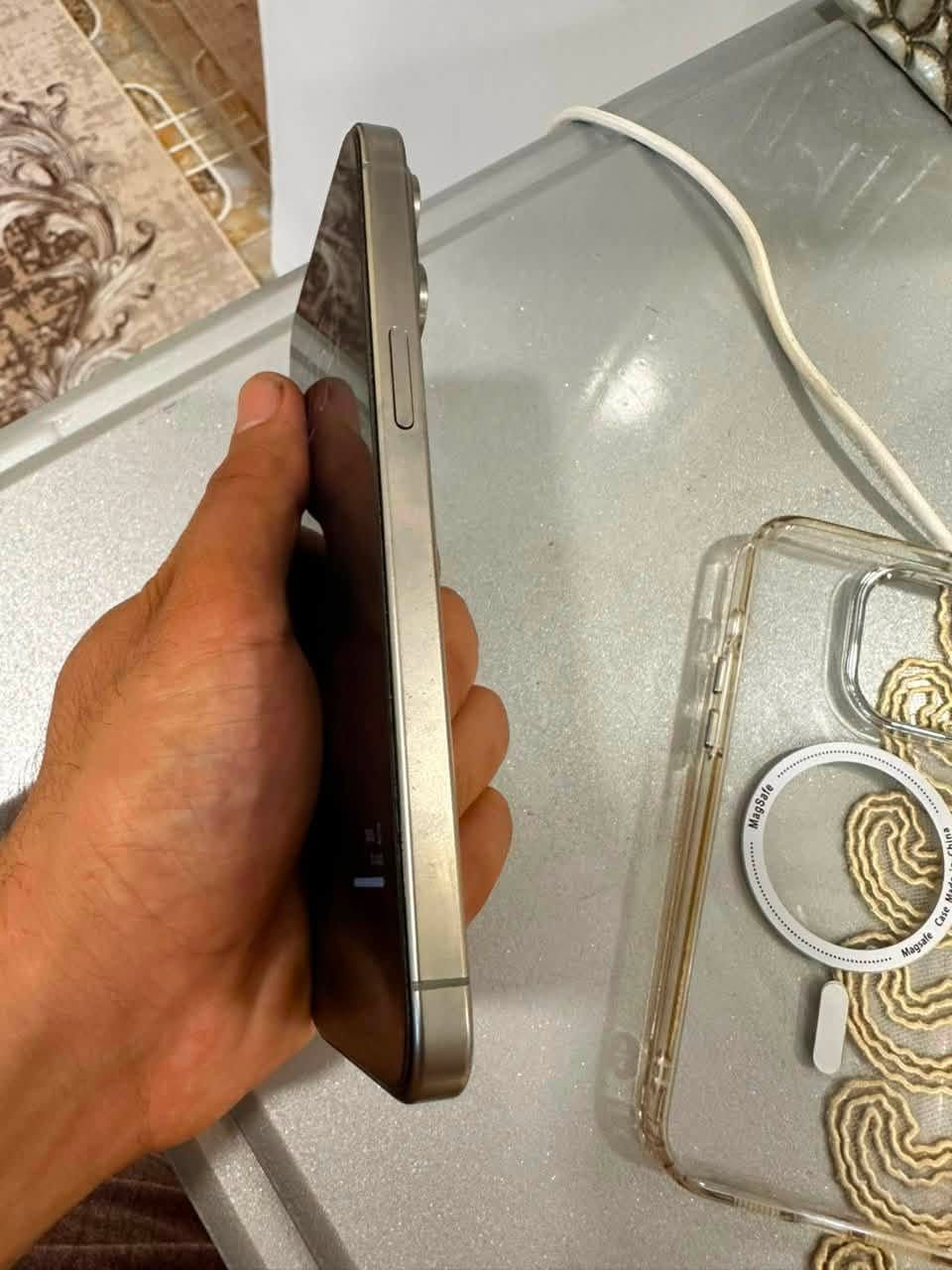 ايفون 15 برو ماكس ماستر عربي شرق اوسط بطاريه 89 ذاكره 256 وتر بروف مكفول كفاله مطلقه ملحقاته كامله سعره  مليون و25 عنوان بغداد التاجيات *********** بيع فقط بدون مراوس وتوصيل ماعندي
