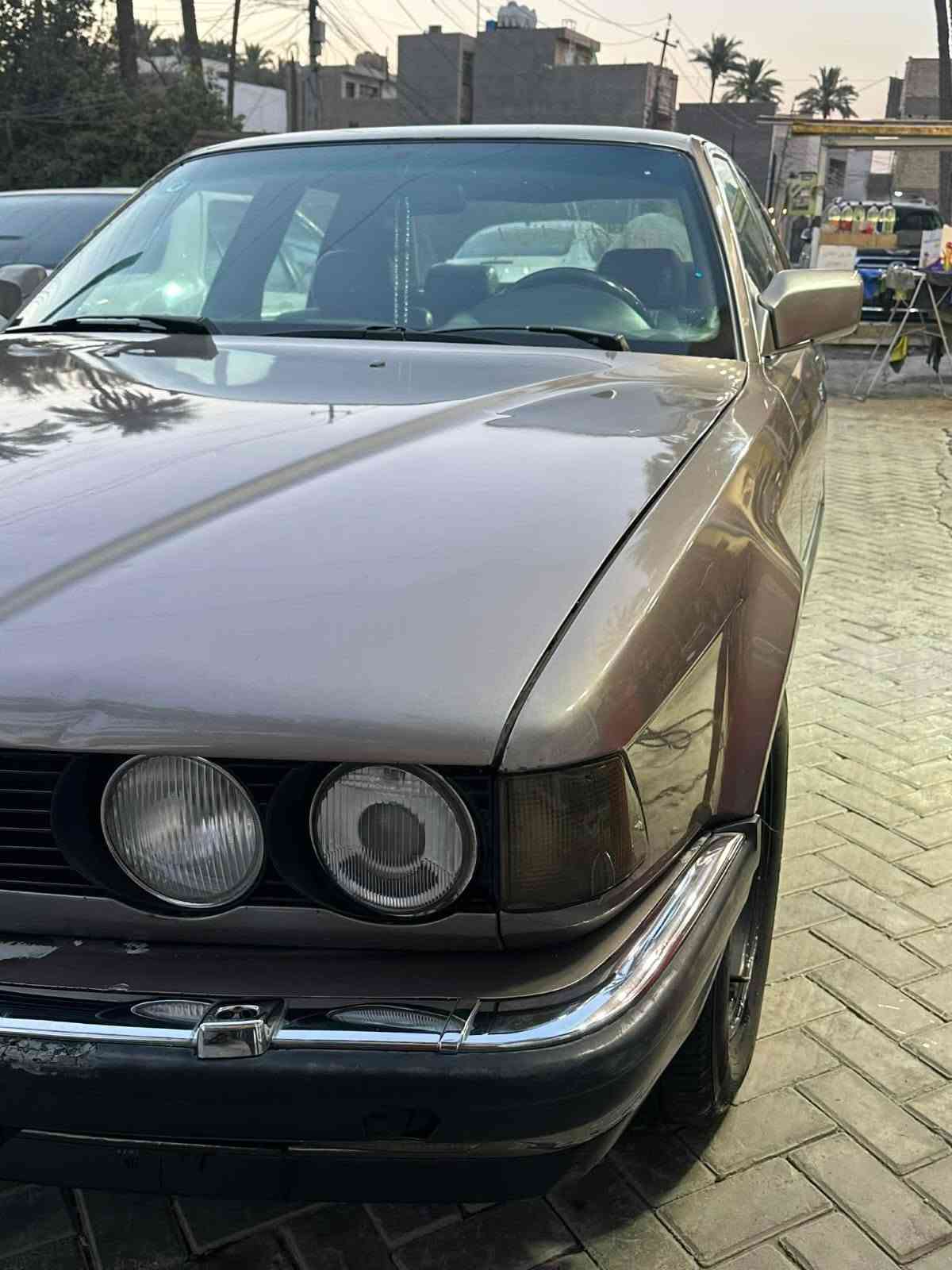 سلام عليكم بي ام 730 مفتوح موديل 1990رقم بغداد هزه وسنويه لحد 2031 سياره صبغ جماليه كير محرك صدر تبريد كله كفاله السعر 42وبيهه مجال ستفسار *********** مكاني بغداد حسينيه
