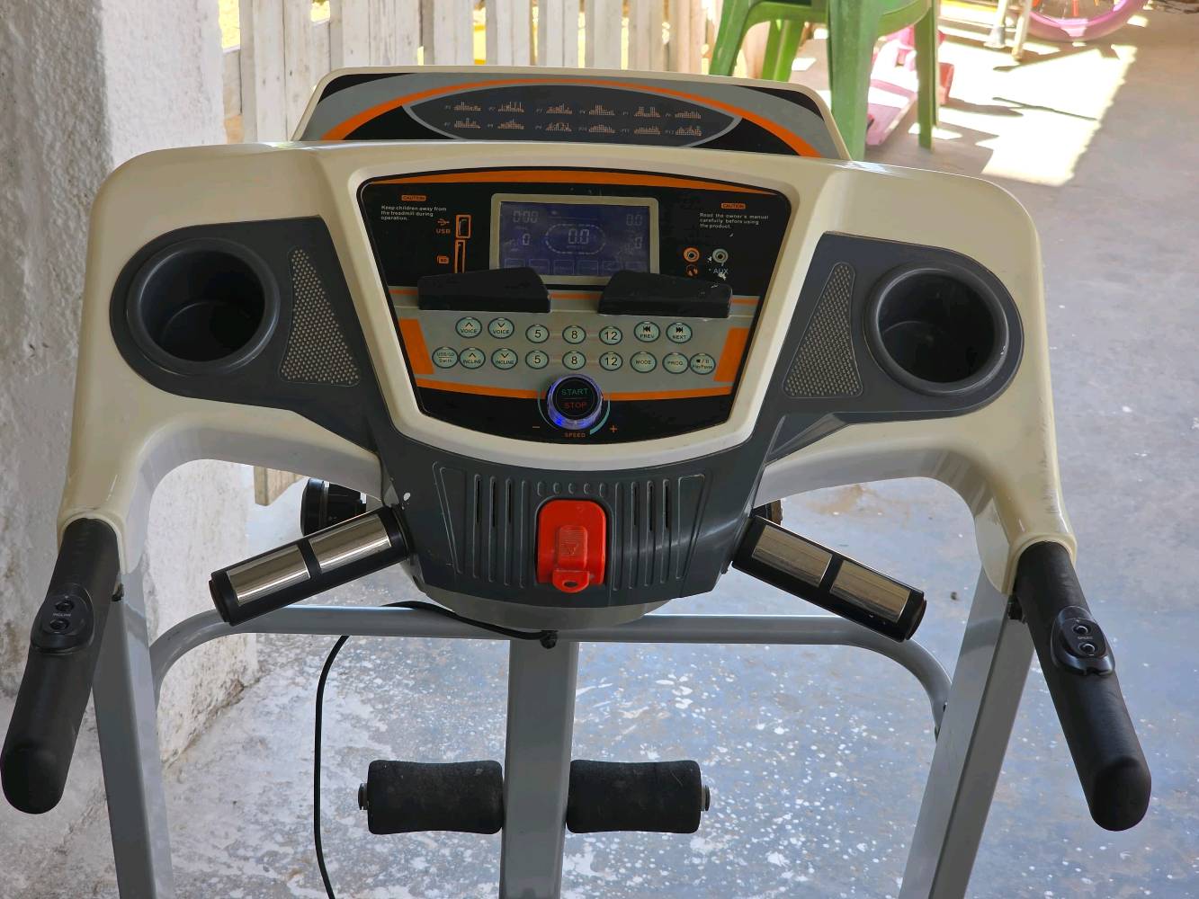  جهاز جري KING FITNESS FNOONSPORT بحالة جيدة ومواصفات ممتازة:
⚡ السرعة القصوى 16.8 كم/ساعة
🔄 قابل للرفع والتنزيل وتغيير الميلان
📦 ينطوي بالكامل لسهولة الخزن
💪 يحتوي على جهاز رجاج
🔊 سماعات داخلية
❤️ أجهزة استشعار لقياس دقات القلب
🏠 مناسب للاستخدام المنزلي والرياضي
💰 السعر: 300 ألف دينار 📍 الموقع: بغداد / الزعفرانية / مجمع الطاقة
📞 للاستفسار: ...