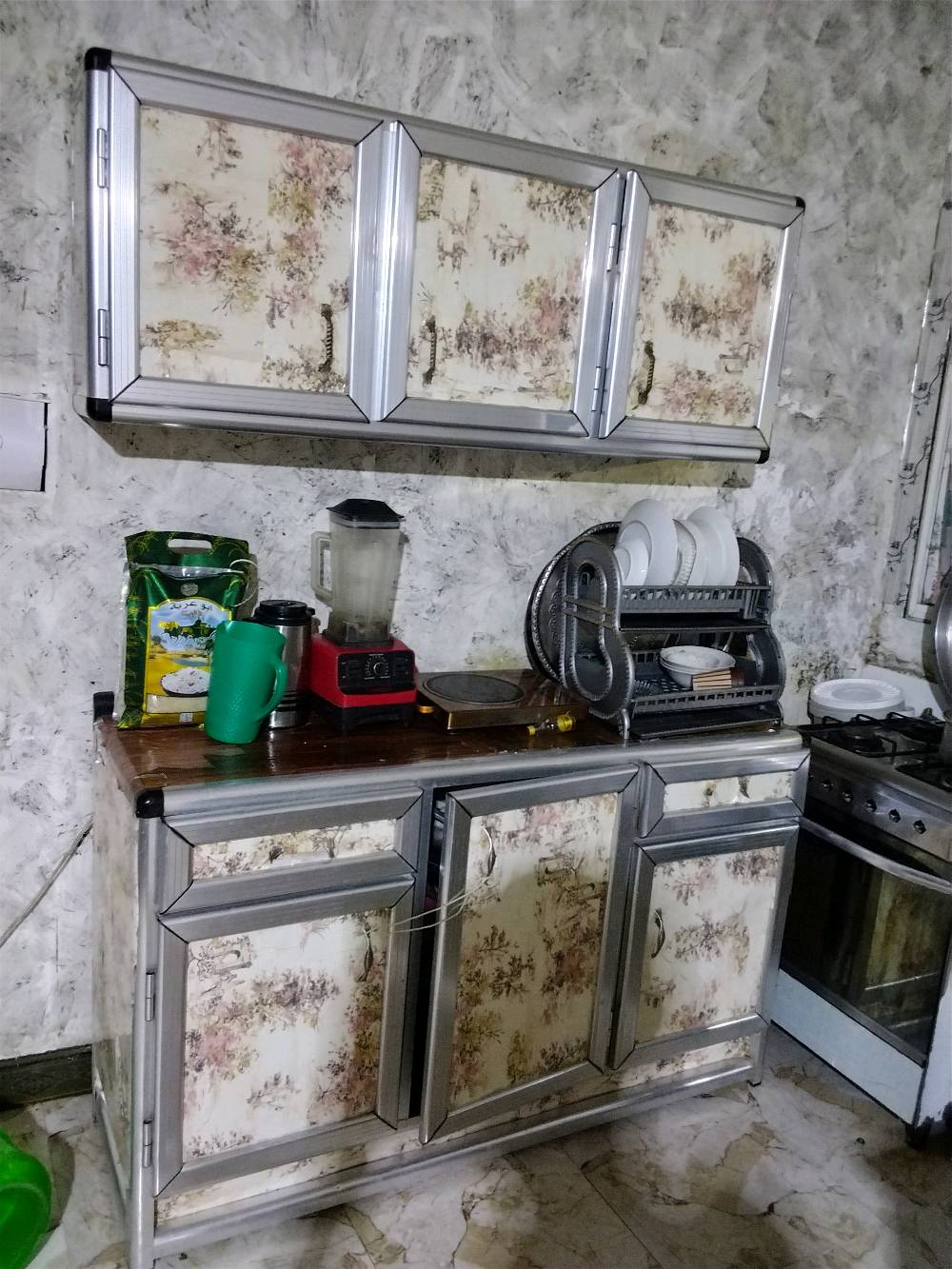 كاونتر متر ونص للبيع بدون سنك أخو الجديد بسعر رخيص مغلفة وكامل المنيوم قوي اتصل علا ***********