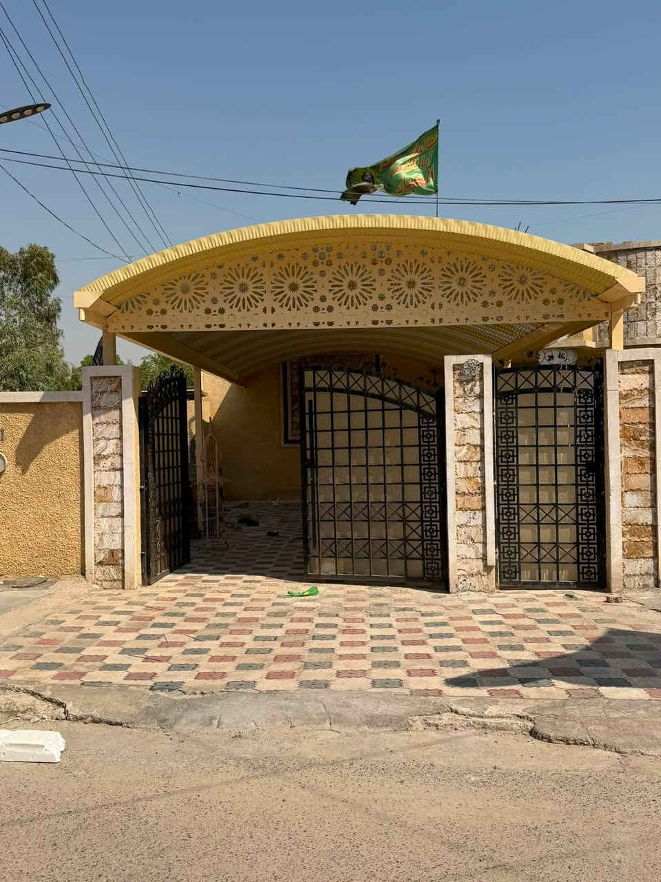 جانب من عملنا في الزعفرانيه وتم انجاز السقيفه ونشكر كادر شركه الفرات ومن ألله التوفيق سعر المتر(23)
***********
***********
