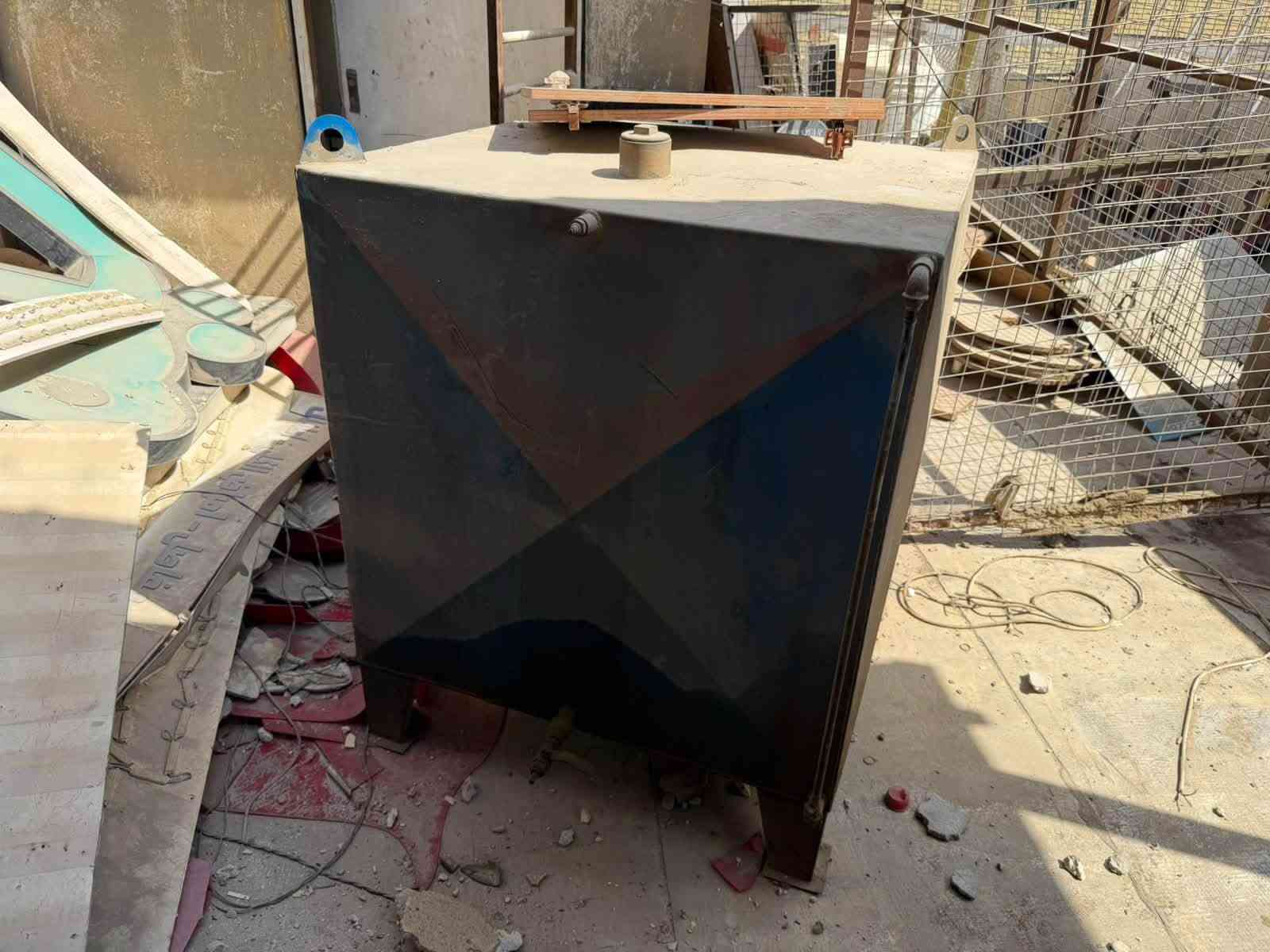 للبيع المولده ١٢٥ كي في صيني
بيها ضمان ١٠٠٠ ساعه تشغيل
مكان بلديات شارع المصرف 
لل استفسارا ***********
