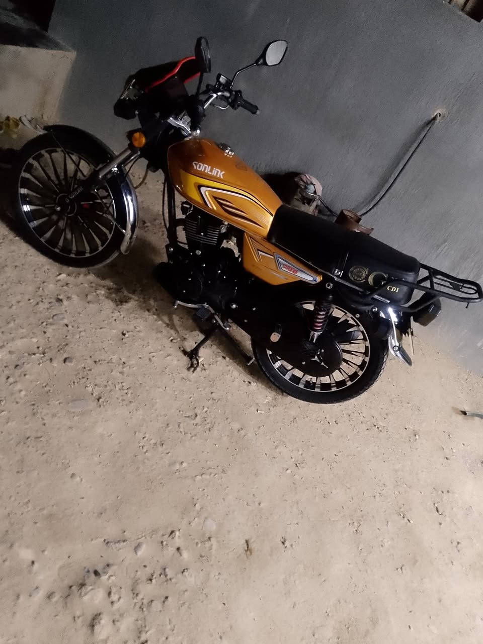 سلام عليكم متاح دراجه سولنك البيع موديل 24 شكل 25  محرك 200 جواكيج دراجه حيل نضيفه ماعوزهه شي الشراي ينورني خاص او يتصل عل رقم ‏‪***********‬‏ ملاحضه الدراجه ماوصلت شي قيم بل يحبه الله
