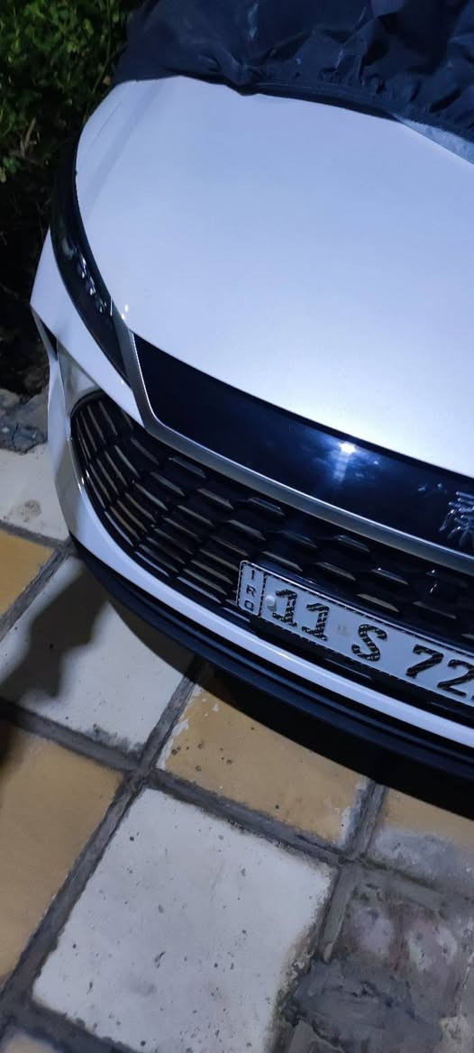 بكن بلاس ماشيه جوه ال5000 داخل ابيض مبدل دهن قبل يومين السعر 19500وبيها شويه مجال رقم شبه مميز مع شاحن اصلي بدون ايرث وارضيات ام 100الف وجادر 
***********
