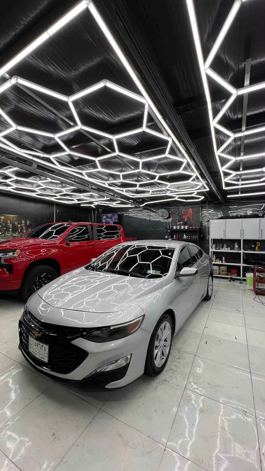 : شفروليه ماليبو موديل 2022 (رقم بصرة)

المحرك: 1500 Turbo، اقتصادي وقوي جداً.

المسافة المقطوعة: 70ألف كيلومتر فقط (مشية حقيقية).

الوضعية القانونية: رقم  بصرةمعوقين، باقي أقل من سنة وتتحول السنوية باسم المشتري بشكل طبيعي.

حالة السيارة: جاهزة تماماً، ما ناقصها أي شيء، شغل واطلع.

التواجد والمعاينة: البصرة
.

رقم الهاتف للتواصل وعروض المراوس: ***********

السعر 118 ورقة بيه قطعتين صبغ
