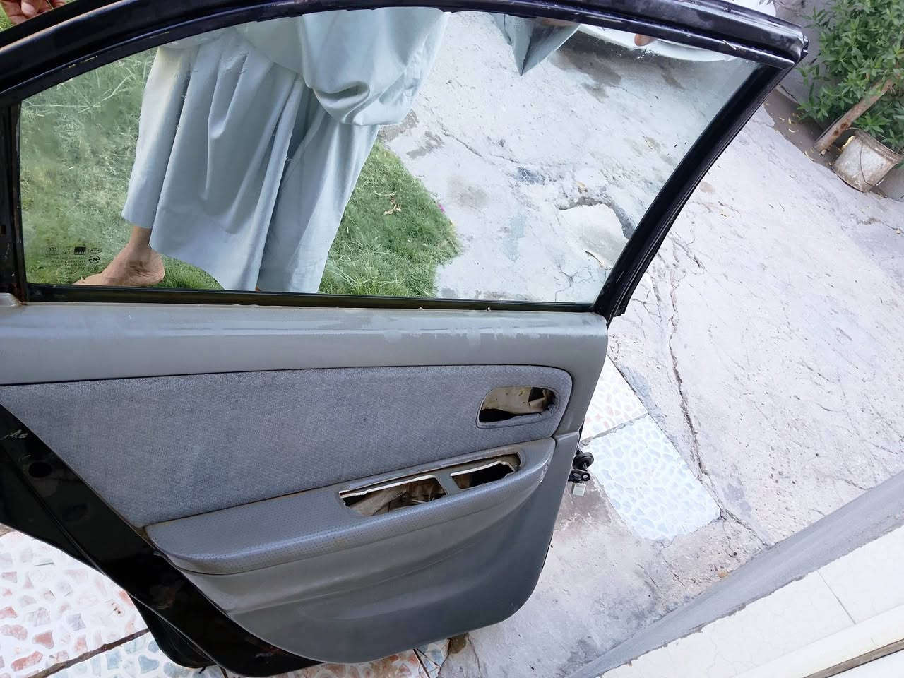 سلام عليكم باب وبتما وفود لون اسود ناقصه بس يده خارجيه ويده داخليه صفحه اليسره السعر 60 وجاملغ سوناتا وفود لون ابيض صفحه اليمنه السعر 35 الرقم الهاتف ***********
