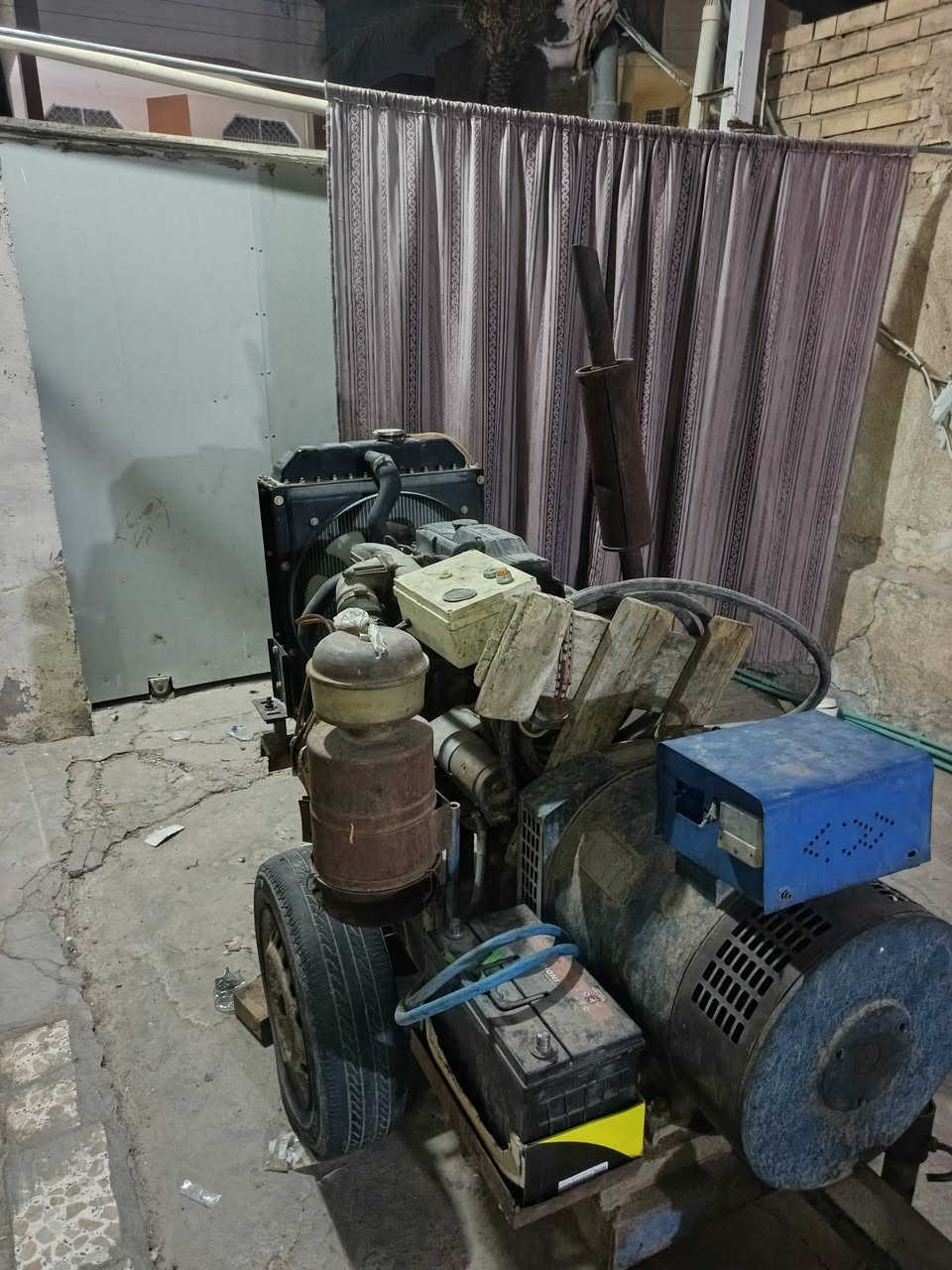 سلام عليكم مولده كيه  راس توليد 30 كيفي   120 امبير
سعر 16 ورقة او بيه  مجال بسيط  
***********
