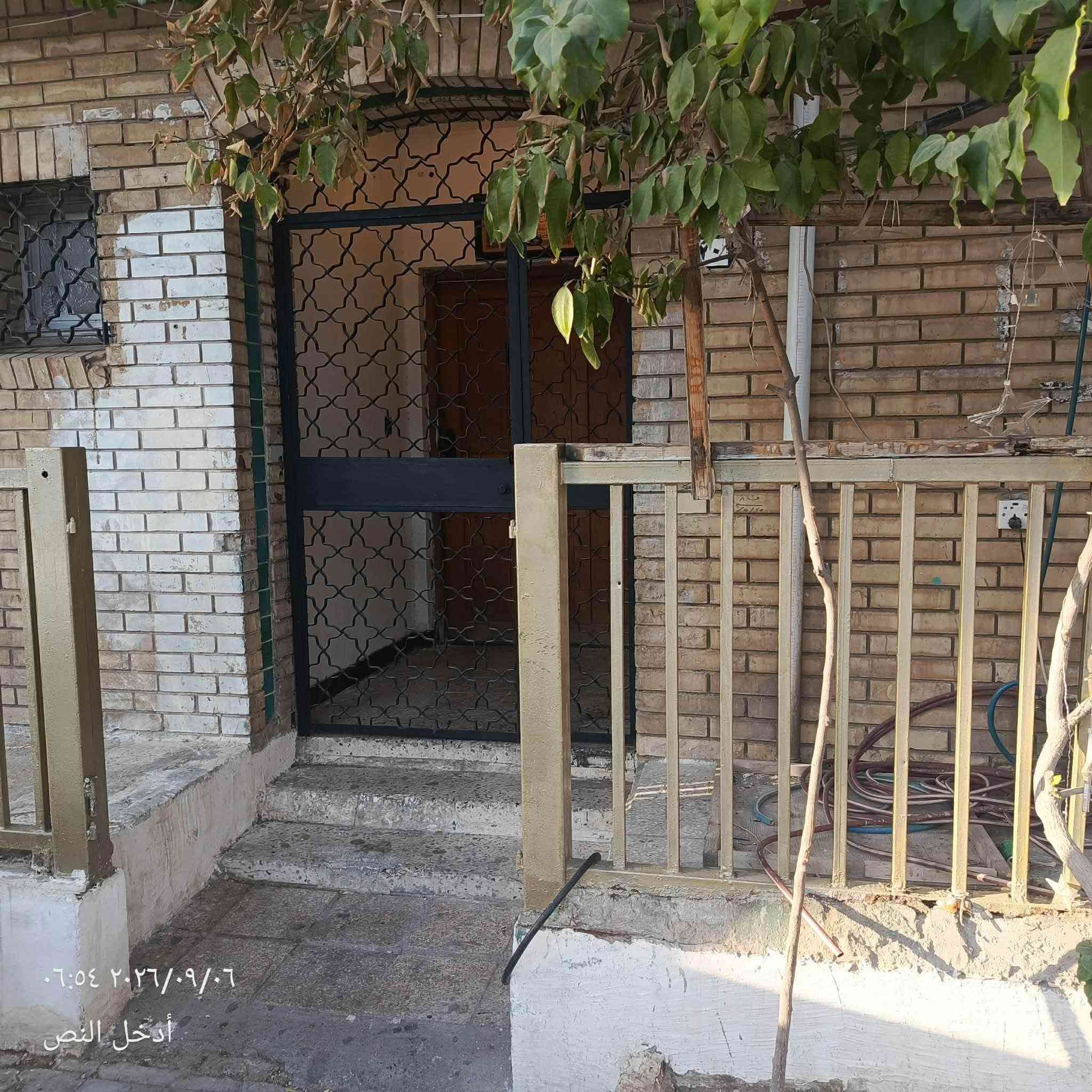 بيت للبيع في سوق حمادة مساحته ١٩٢ متر طابو ملك صرف الواجهة ١٢ متر والنزال ١٦ متر 
اي استفسار اتصل على الارقام التالية ***********          ***********

او تحب تفضل خاص
