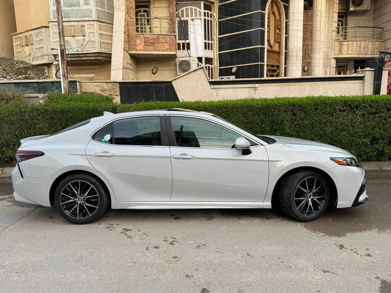 السلام عليكم
كامري هايبرد2022 SEplus                

لون سموك مميز

رقم بغداد  

مواصفات حلوه 

ايكو   نورمال  سبورت

كشن جلد 

كشن كهرباء

شاشة كبيره

كروس سرعة

تحديد مسار 

شفتات ستيرن 

مودات قيادة 

قيادة ذاتية 

رادار 

كامرا خلفية

ويل مميز بلادي

وبعد موصفات 

حادثها جاملغ خلفي وباب خلفي

ايرباك برده 

السعر 200

ماشيه 44الف

مكاني بغداد

واتس***********
