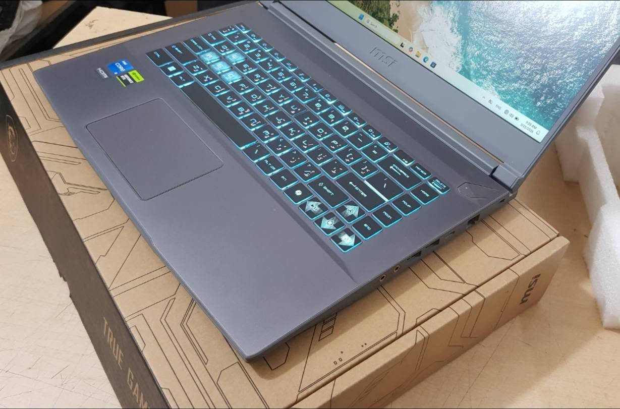 تحية طيبة ... لابتوب MSI  وكالة شرق اوسط مستعمل نظافة 100 بالمية مع الكارتون و الشاحن الاصلي لابتوب كيمنك مخصصة للالعاب او التصاميم من الجيل 13 بمعالج كور اي 5 فئة H اعلى فئة   لابتوب ذو مواصفات عالية جدا رام 16 كيكا وهارد SSD M.2 حجم 512 بكارت شاشة منفصل RTX  2050   بحجم 4 كيكا  وتردد شاشة 144 هيرتز وكيبورد ضوئي

           (((     السعر  950 الف دينار  ثابت  )))   

MSI  THIN 15
cpu : Core  i5  H     الجيل 13           
ram : 16 G 
hard : SSD  M.2  512 
vga : 4G  Nvidia RTX 2050
mon : 15.6 FULL HD 144  Htz ips

كيبورد ضوئي
صوت مسرحي عالي جدا و مجسم
بدون DVD

للأتصال عادي و واتساب  ***********
شارع الصناعة ( 9 - 4 ) نهارا
يوجد خدمة توصيل داخل بغداد 5 الف بنفس اليوم
ولجميع المحافظات 10 الف خلال يوم واحد او يومين
لمشاهدة كافة الموديلات يرجى زيارة الموقع على الفيس بوك ( لابتوب بشير لاين )

نص مكتوب في الصور:
- Device specifications Device name DESKTOP-QFJC77O Processor 13th Gen Intel(R) Core(TM) i5-13420H 2.10 GHz Installed RAM 16.0 GB (15.7 GB usable) Device ID FEE3F165-9A63-4229-BDFC-3A77488A1204 Product ID 00330-80000-00000-AA288 System type 64-bit operating system, x64-based processor Pen and touch No pen or touch input is available for this display
- NVIDIA CONTROL PANEL Version 610.62 NVIDIA GeForce RTX 2050
