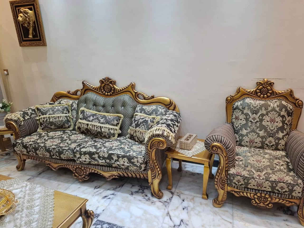سلام عليكم للبيع تخم10 مقاعد نظيف جداً مصري درجه أولى أربع طبلات ويا السعر مليون قفل مكانه بغداد البنوك ***********
