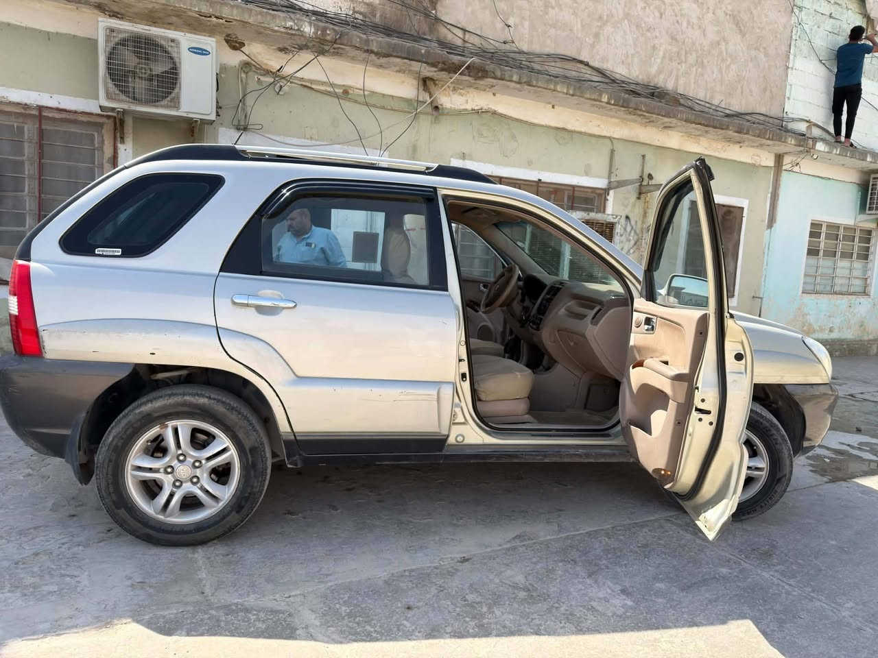السلام عليكم
سيارة كيا سبورتج
موديل  2007
رقم  أربيل
عنوان موصل 
شرط التحويل فقط
السيارة مكفوله عام كلها شرط
قطره صبق ما بيها كير محرك شرط

السعر خابر ع رقم  ***********
