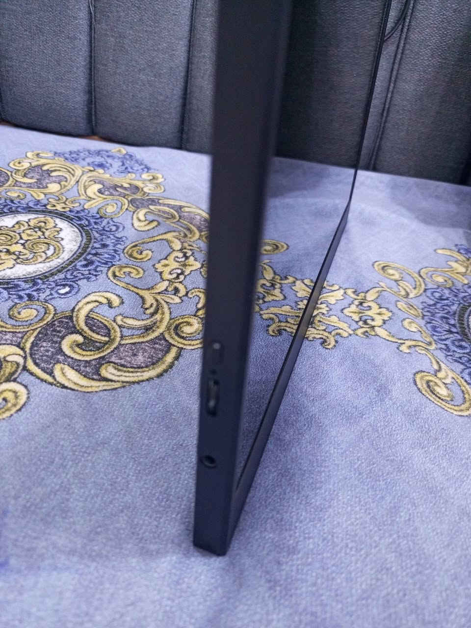 شاشة ١٥٫٦إنش • فول اتش دي • ميسان