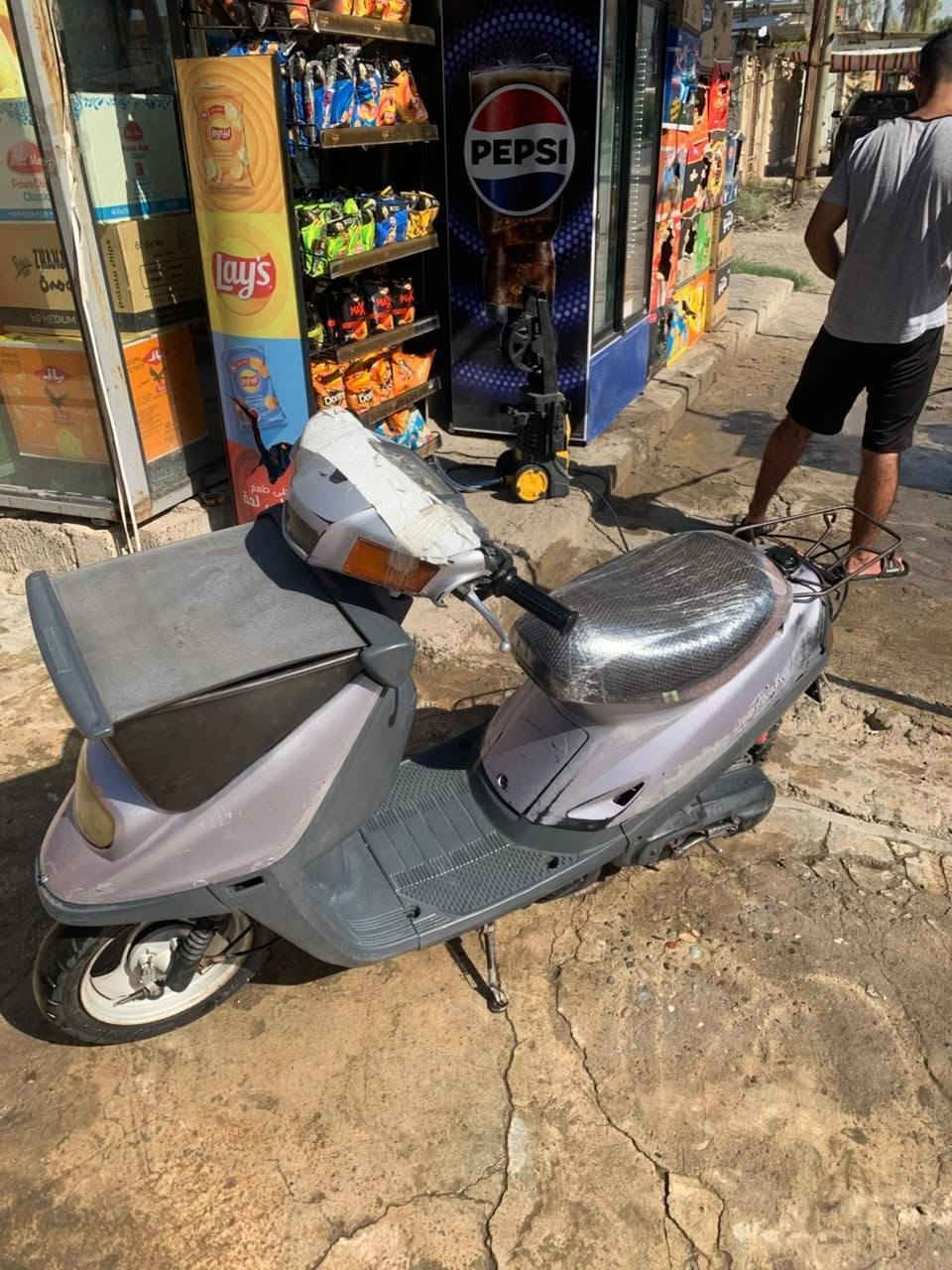 ماطور بزون للبيع
وايرمنية شغالة كامل يعوزلة بس افلاوين نص هندر يشتغل  شرط  نضافة كدام العين طالب علي 300 وبي مجال مكاني السماح الاولى قرب مدرسة مكة 
لتواصل***********

