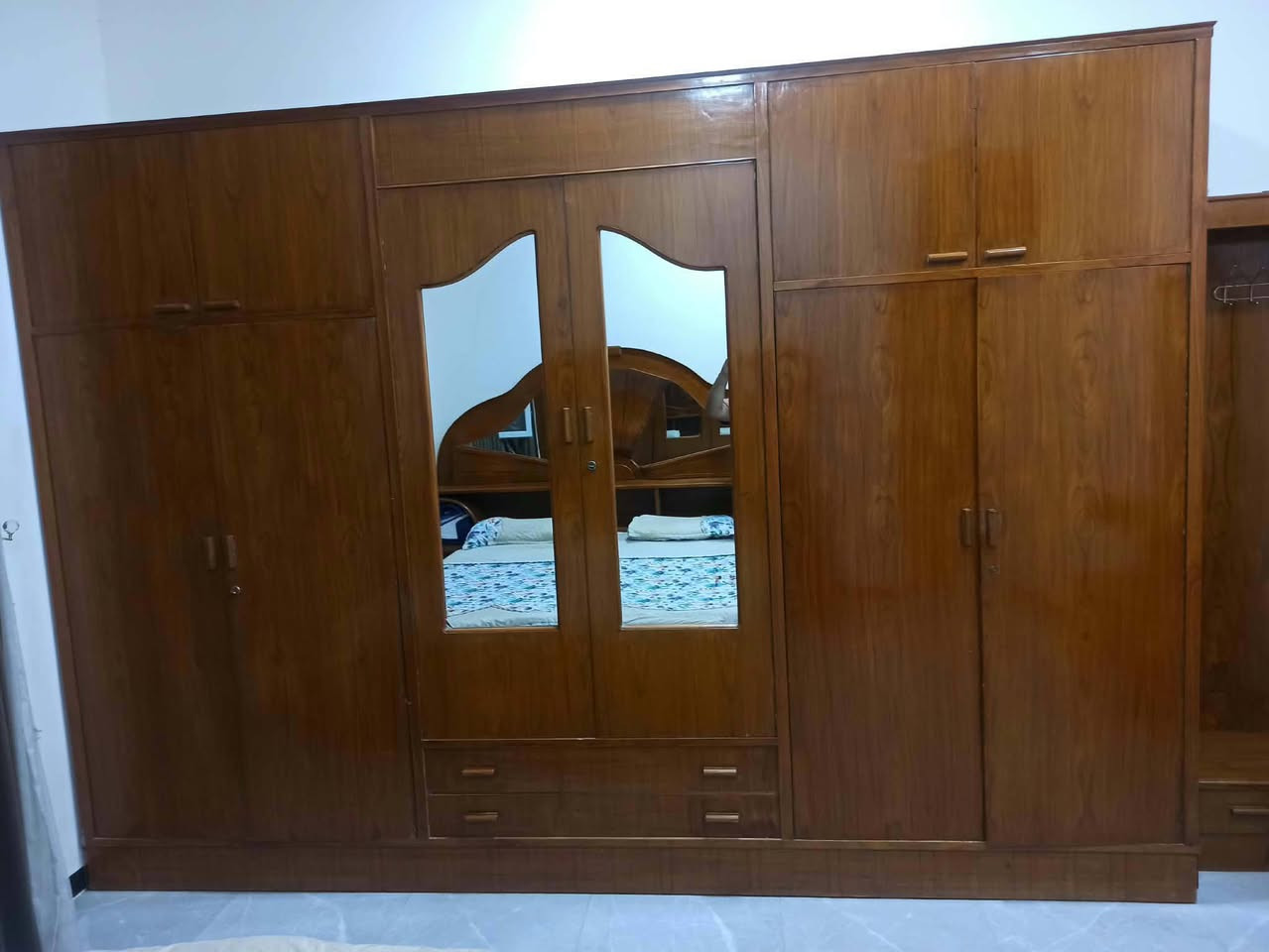 غرفه اخشاب اي ضرر مابيه السعر مليون وربع وبيه مجال الإستفسار على الرقم***********
