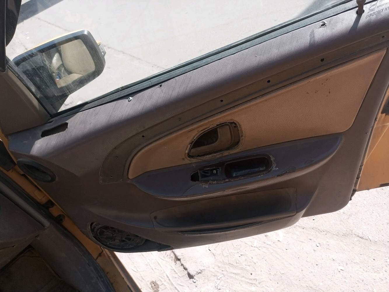ببجو لميس 405 2013 رقم بغداد انكليزي بأسمي وهزة جاهزة ب 23 ورقة  فقط
السلام عليكم 
سيارة بيجو 405 2013 هزة جاهزة تحويل ثاني يوم مصفرة غرامات 

السيارة جنت عارضهة ب 25 ورقة بس صارلي عندي بيهة خرطبة تعطس السيارة من ادوس بانزين بس تمشي مشكلة حساسات لو كهربائيات ومن ورة هاي الخربطة نزلت سعرهة 23 ورقة رغم تصليحهة مياكلة 80 الف سيارة مكينة كير يخبلن بيهة نقوصات الاشاير و التبريد شغال بس دفعة قليل تاخذ السيارة ترتبهة على ايدك وتطلع بيهة خير من الله السيارة 

مكاني بغداد مدينة الصدر قطاع واحد 
*********** 
***********
ثنيناتهن بيهن وتساب