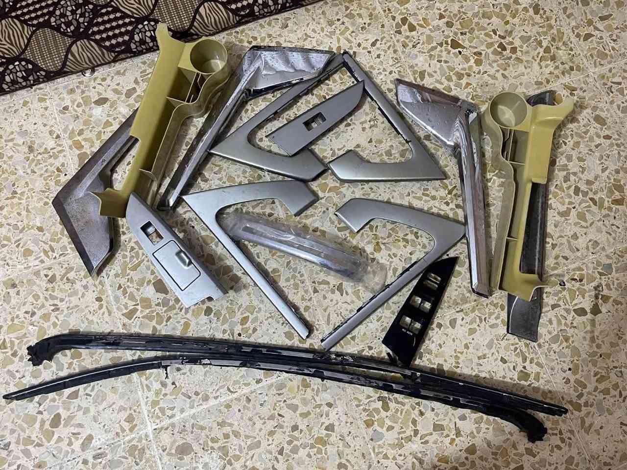 السلام عليكم
عندي غراض لاندكروز للبيع  كلها جديد 
كلهن مو قطعه قطعه كلهن شراي يجي خاص 
رقم الهاتف مكاني بغداد.  ‭    ***********‬
