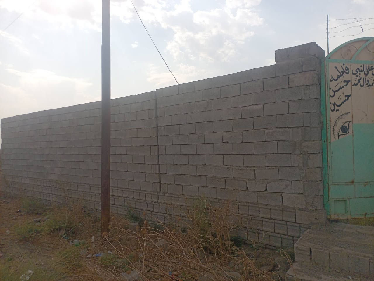 قطعه تجاريه  على شارع العام  للبيع مساحه 850 بطها مي حلو  ومي بير والشارع تبليط تجاريه ماي وكهرباء بيها ومزروعه للاستفسار الاتصال على الرقم ***********
