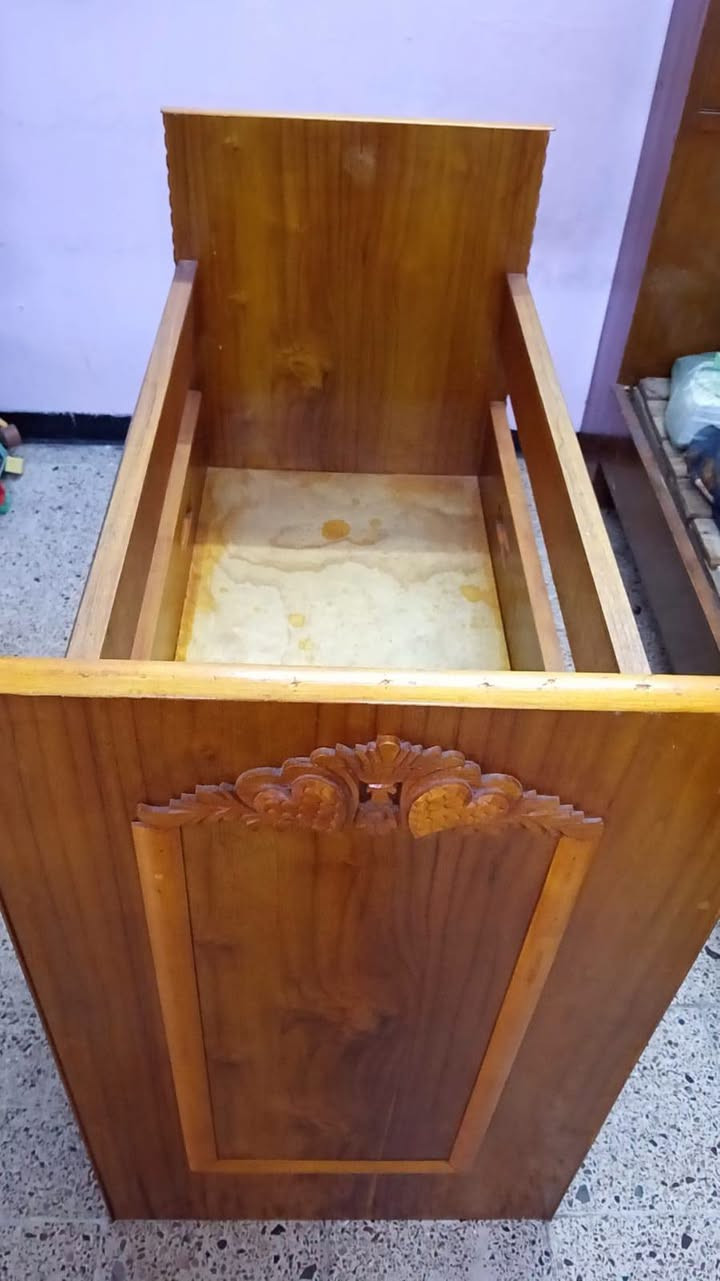 اغراض للبيع كلمن وسعره تؤاصل واتساب ***********
