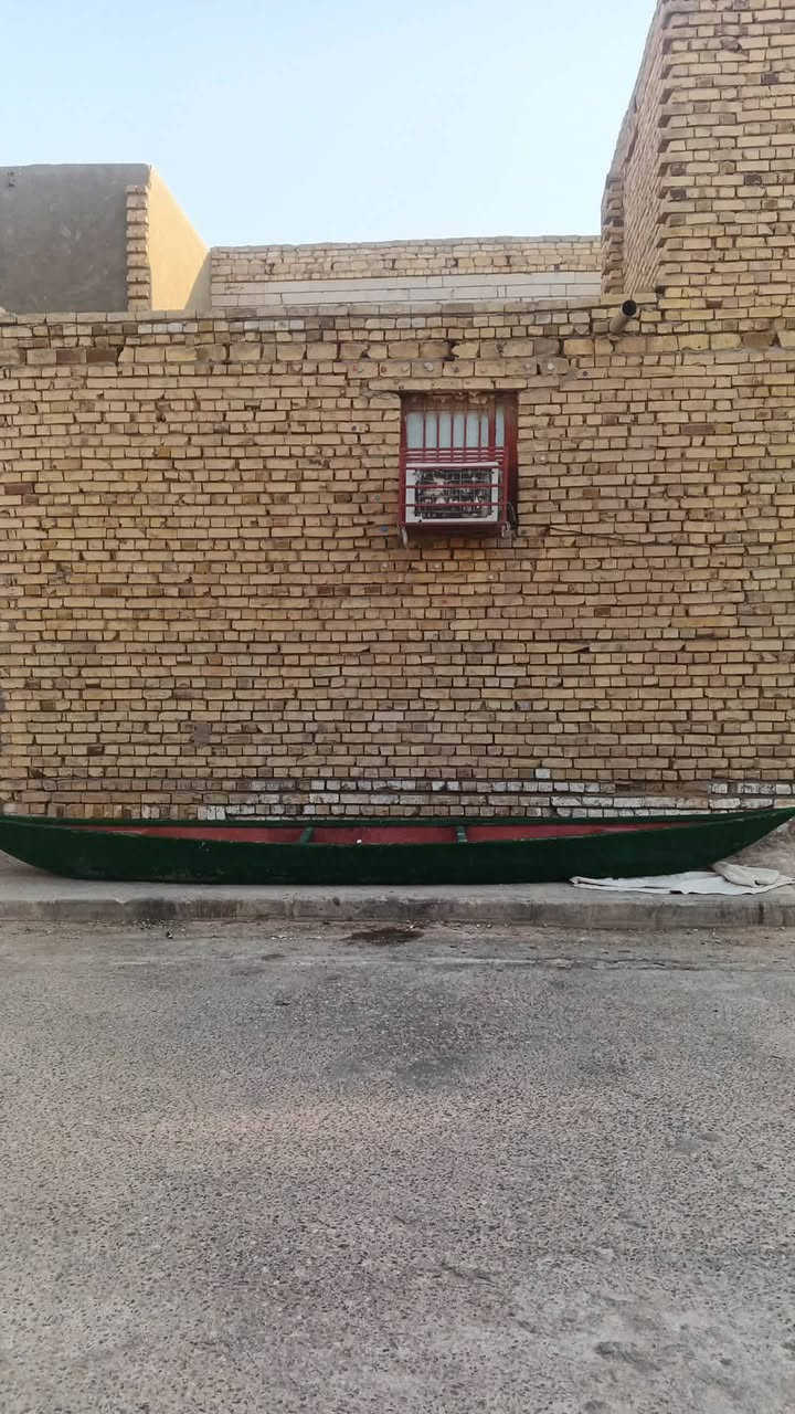 بلم فايبر  السعر ٢٠٠ قفل  العنوان ميسان  حي الحسين الجديد رقم صاحب البام مكلف بالنشر  *********** جميل
