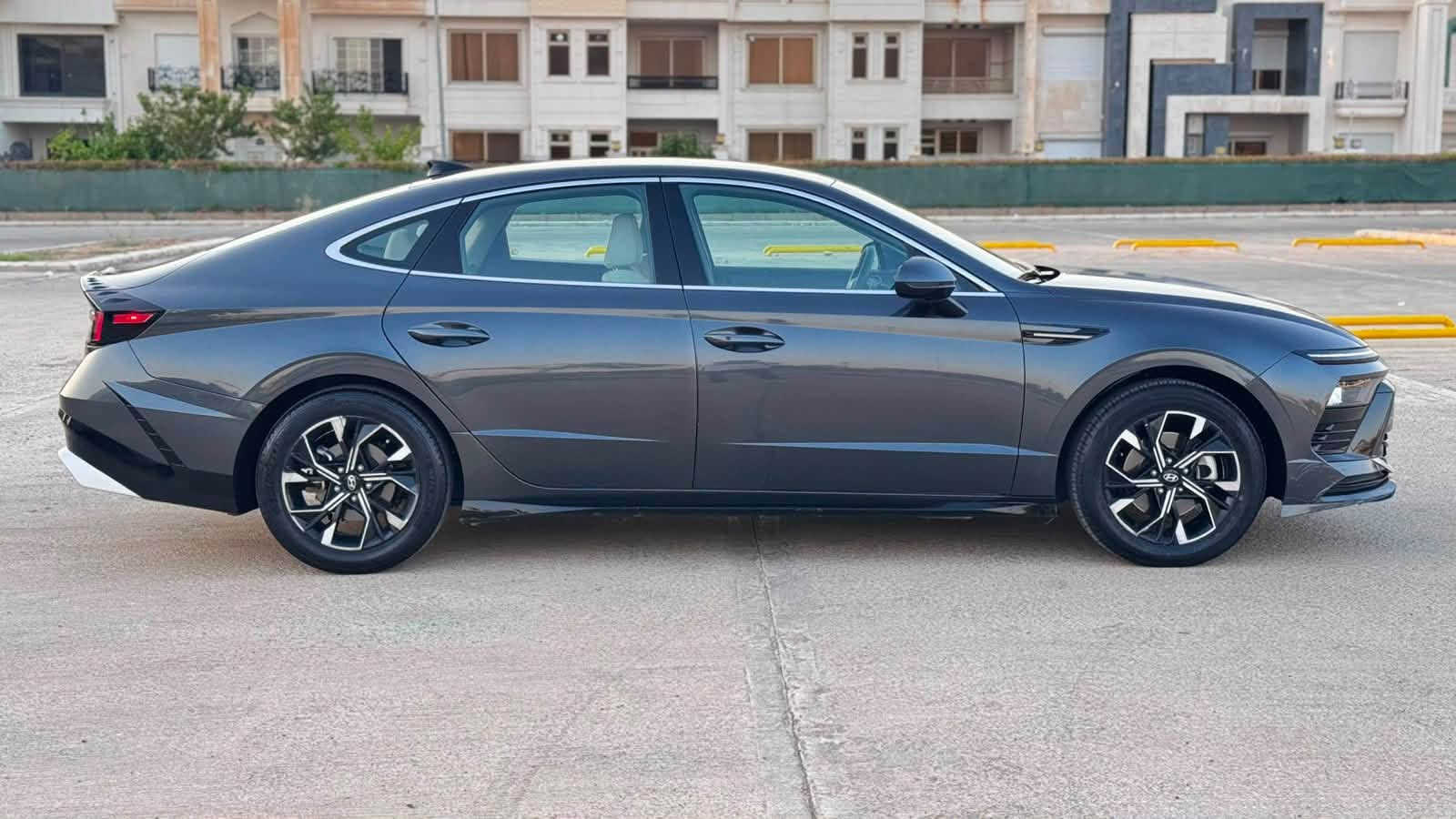 سوناتا  2025   Hyundai sonata 
شكل جديد
2.5L حجم محرك
گير 8 نمر
بصمة تشغيل وابواب
المقاعد: كهربائي  + تدفئة + استيرن تدفئة
٥ وضعيات قيادة
جنطه ذكيه 
لايت لد 
بك لايت لد 
ترحيب
دشبول الاكتروني 
شاشه كبيره 
كير تعليك 
اوتو هولد
رادار
نقطة عمياء
رادار خطوط شوارع
فوول تحكم ستيرن
كامره دواره 

سيارة رقم اربيل باسمي 
ترقيم ودخول جديد 

الحادث  فقط دعاميه اماميه  + 4 قطع كلير امريكا بدون دواخل بدون ايرباك  

السعر 160

***********
