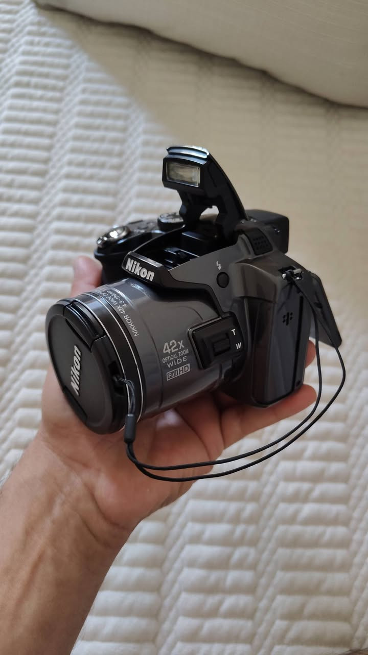 نیکۆن  P510 _42X
ئەم کامێرا 16 مێگا پێکسڵە
شاشەی جواڵاو و قەلابە بەدڵی خۆت جوڵەی پێ دەکەی
لێنزی جێگیرە و 42 ئێکس زووم دەکات بە فۆکسەوە
ڤیدۆ و ڕەسمی فول کوالێتە HD
خاوەنی سیستەمی GPS 
شەحن و پاتری بیلادی لەگەڵە + جامتا وقایژی مل
کێ مشتەری بوو نامە بنێرێت لەخزمەتیام ....
***********
***********

