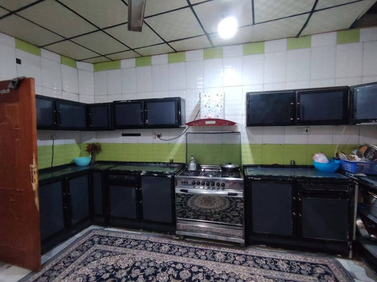 للبيع 
بيت مساحة 200متر زراعي حي الشهداء الاول على الشارع العام تبليط كامل الخدمات 
غرفتين وصاله ومطبخ وبراني وصحيات خارجيه وداخليه وكراج 
السعر 80وبي مجال 
***********
