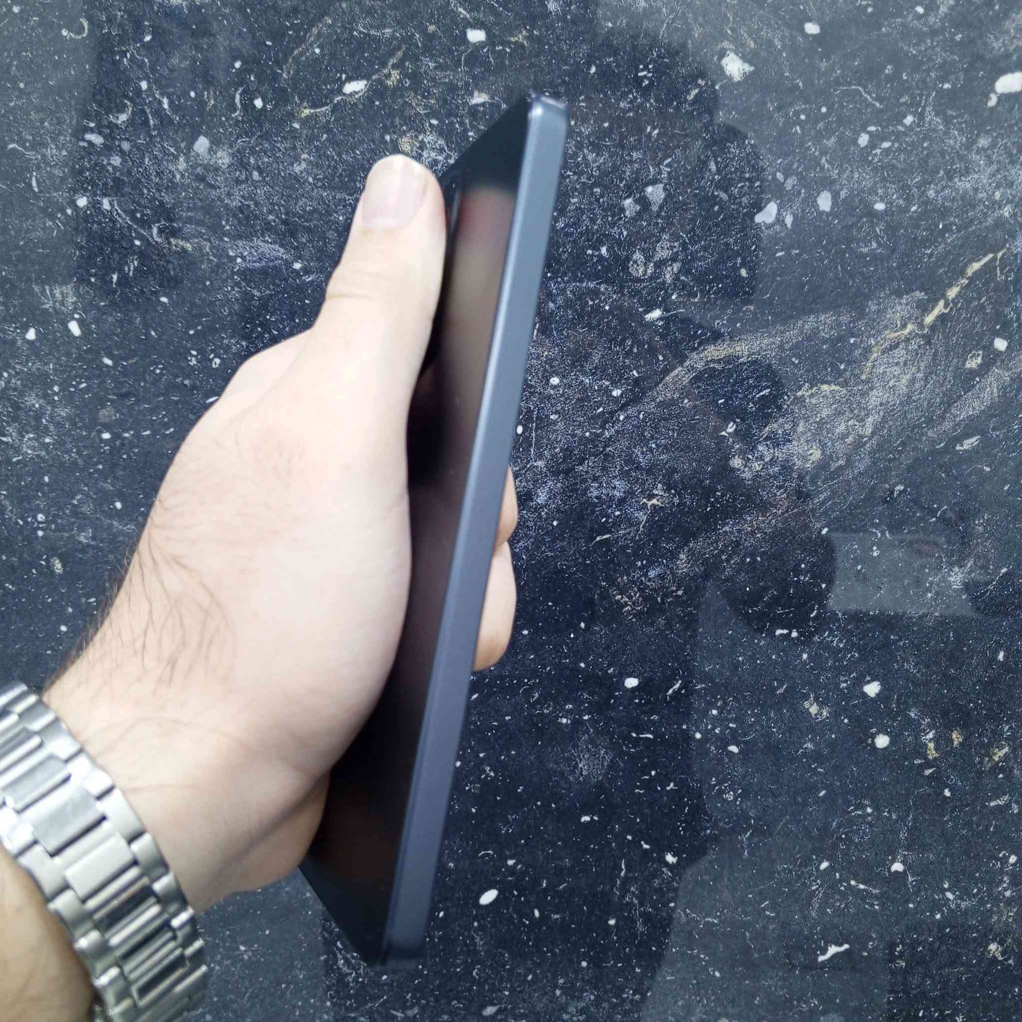 السلام عليكم حبايب 
اوبو رينو 13f
جهاز بلادي ممفتوح نضيف جدا 
ذاكره 256 عشوائي 16 8 من نضام و 8 من الجهاز 
كاميرات 50 ميكا بيكسل 
شاشه اموليد 120 هيرتز 
بصمه بل شاشه 
بطاريه 5800 شحن سريع 45 واط جهاز كلش حلو ومرتب 
السعر 200 الف 
عنواني بغداد الدوره ابو طياره 
*********** واتساب فقط
