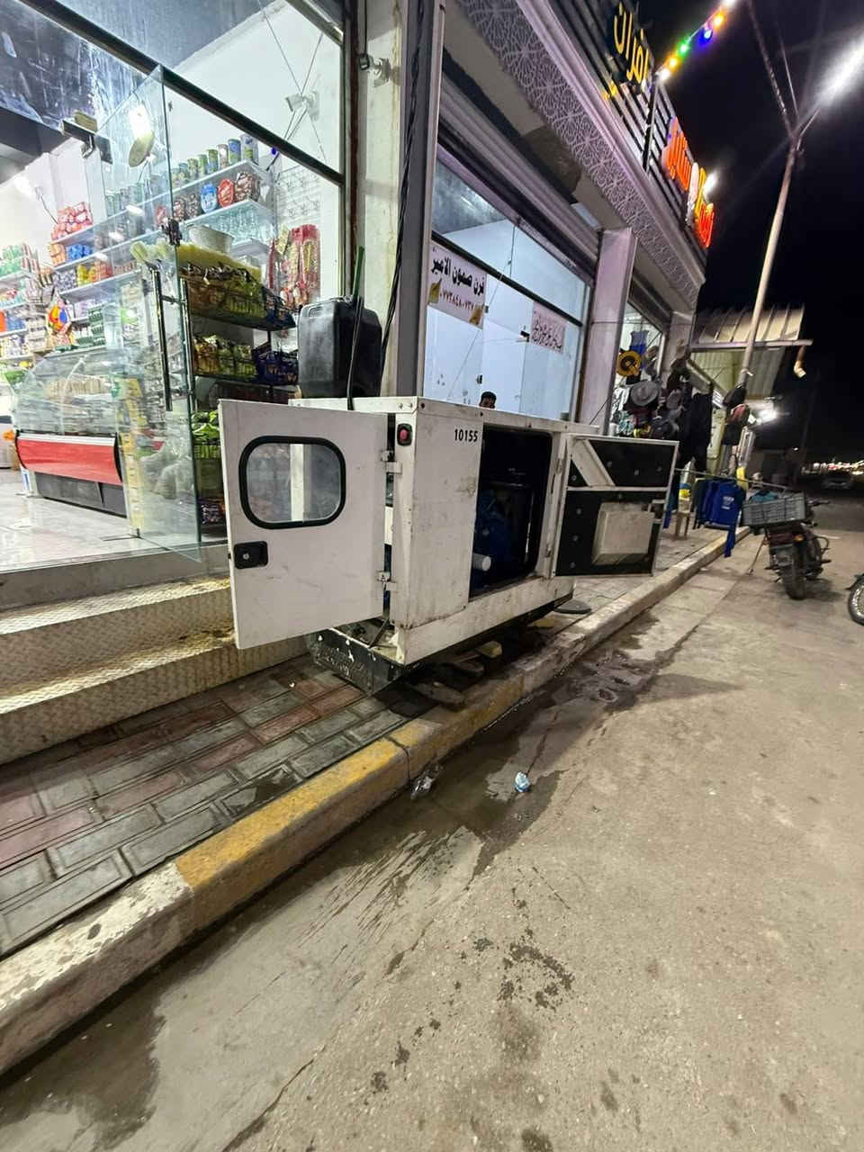 السلام عليكم 
مولده بيركز 20kV 
انكليزيه اصليه  المولده نظيفه واي نقص مابيهه
العنوان /كربلاء_ طويريج
سبب البيع تصفيه المحل
السعر /٣٣ وبيهه مجال
الاتصال / ***********
