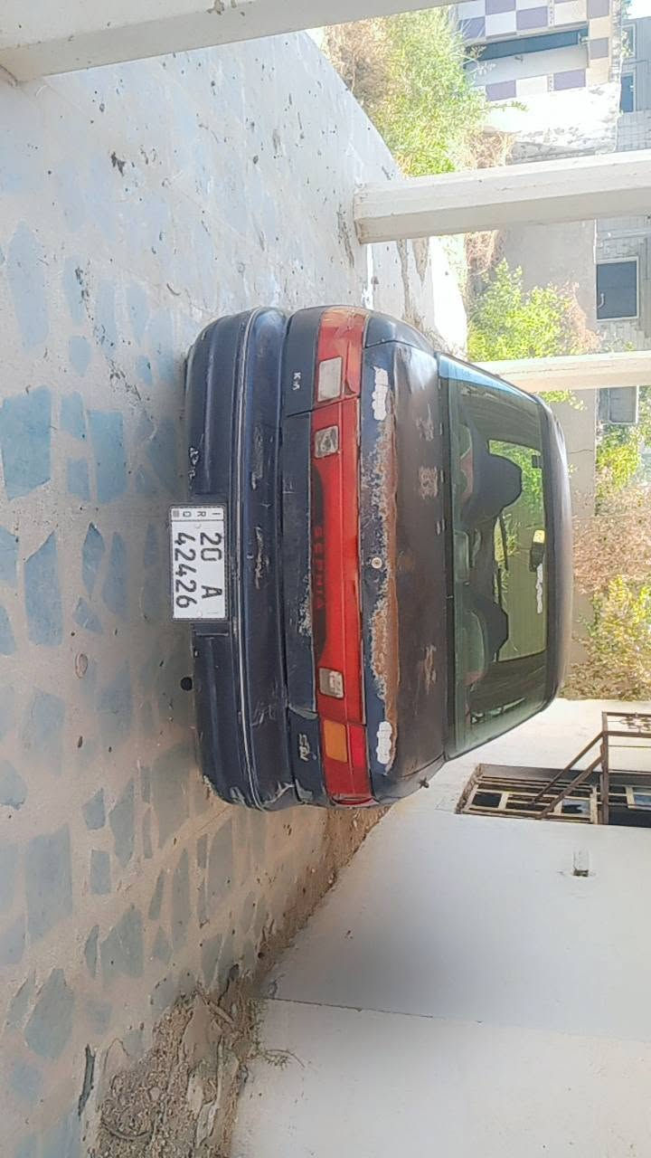 كيا سيفيا للبيع موديل 94سنويه لحد سنة30هزه جديد مكينه كير خير من الله صدر جيد جام شغال لايت زنون 
تايرات نص عمر كيجات الاربعه يشتغلن تبريد فقط وكف عندي كمبريسر سياره مال بيت متعبك بس بانزين ودهن  بريك دسكات جدد بدلتهم سياره شرط تحويل سعر 25ومجال واتساب ***********
