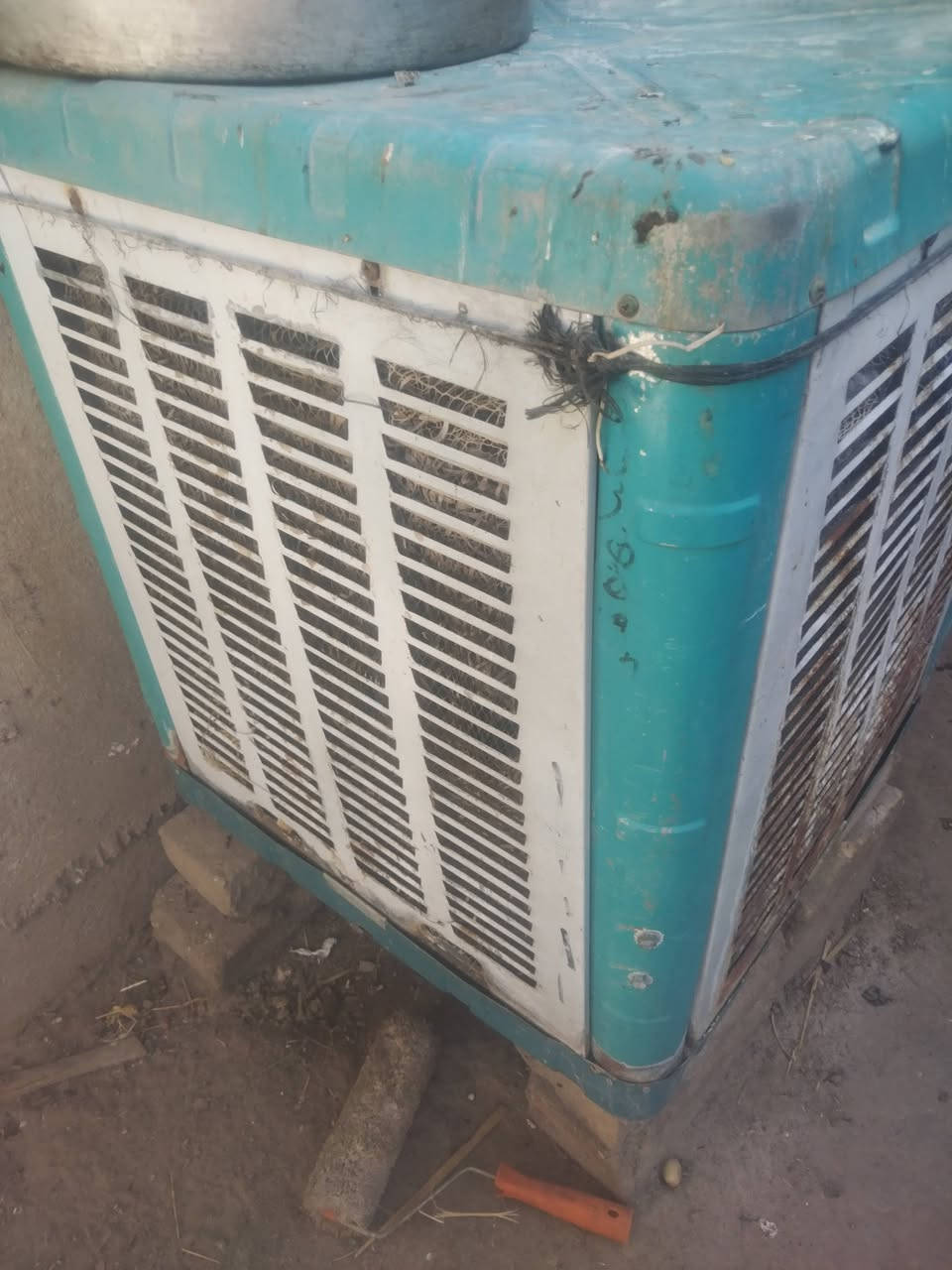 سلام عليكم مبردات العدد ٢ للبيع وحده شغاله وحده عوزه بس موطور سعرهن ١٠٠ قفل بدون عمله المكان الكوفة قرب جسرين معباسيه ***********

