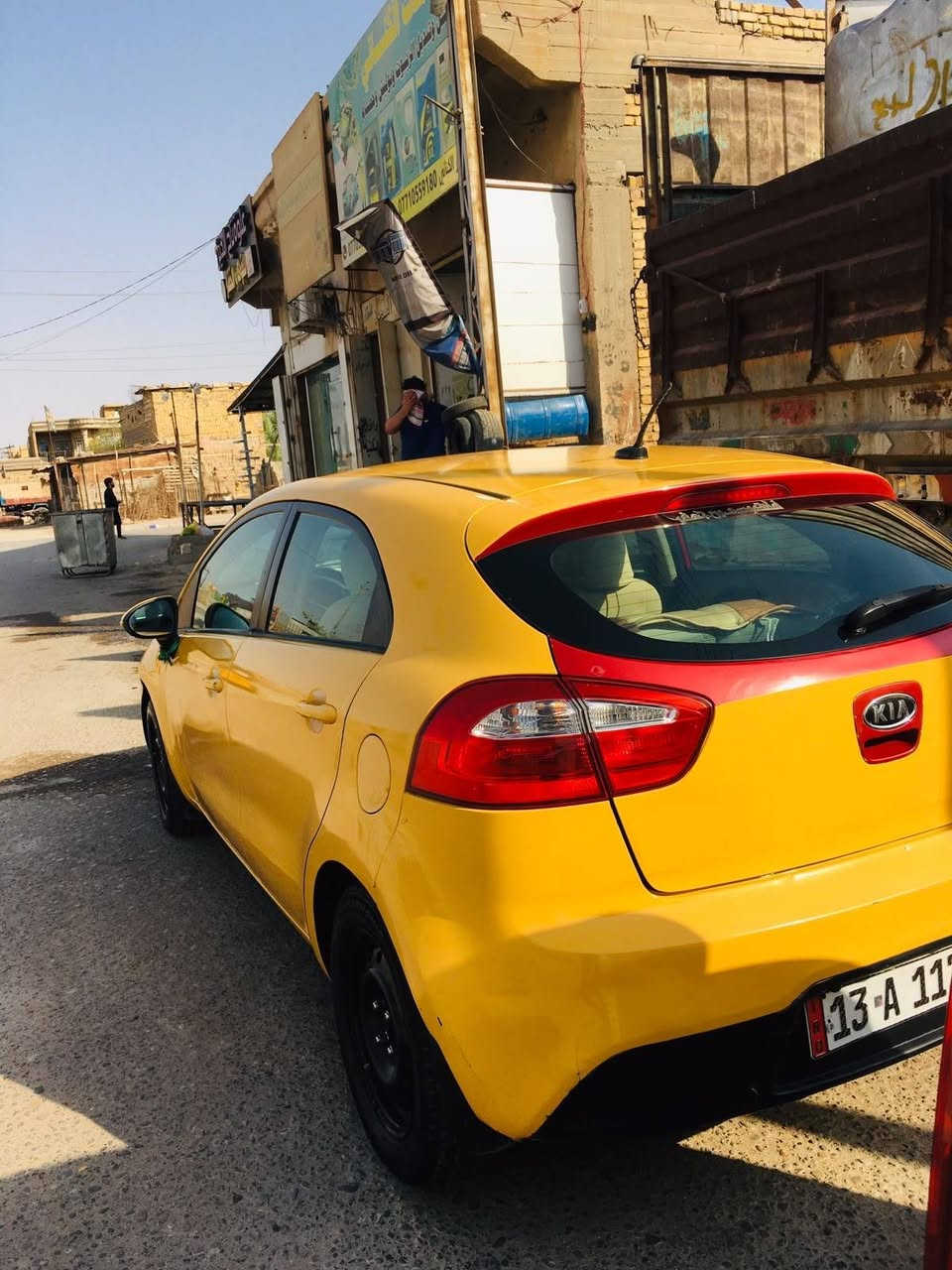 كيا ريو هاشباك سياره لونه ماروني بس مصبوغه اصفر تكسي سياره جديده تبريد ثلج الله شاهد تخم تاير جديد كامره اماميه تسجيل الشاشه مالته بورقتين اصليه اتحده موجوده هنا بلعماره مال جناي الله شاهد موديل 13امريكي صور حادث مرفقه *********** مصفره هيه وغرامات والخط سنويه شهرين من خلصت تريد مداور تريد وكاله بسم صديقي السياره هنا بعماره السعر 65 وبيه مجال بلعافيه الياخذها
