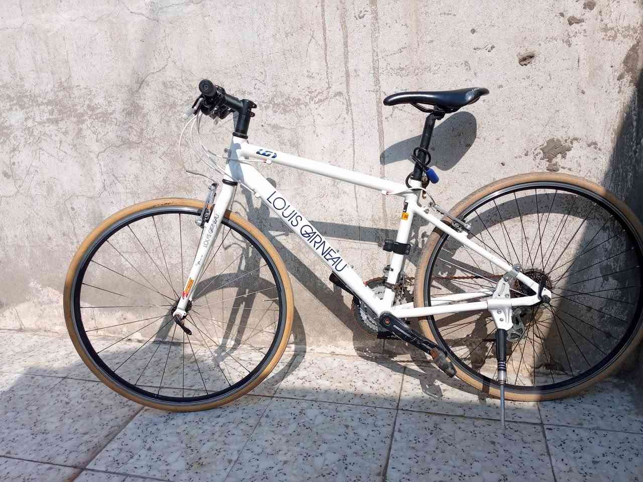 دراجة Louis Garneau الكندية 🇨🇦
Hybrid / City Bike

سستم شيمانو بلكامل دفع سحب

هيكل ألمنيوم 6061 بالكامل وزن خفيف جداً
 
نظام التروس: 3×7

الفرامل: TEKTRO

ويل طبقتين ألمنيوم

ستيرن مستقيم Flat Bar مختم لويس 

حجم الفريم 42

نظافة الدراجة جيدة جداً وبحالة ممتازة 

تفاصيل وصور اكثر تفضل خاص 

العنوان بغداد 
السعر :260 الف وبي مجال للطيبين
واتساب: ***********
