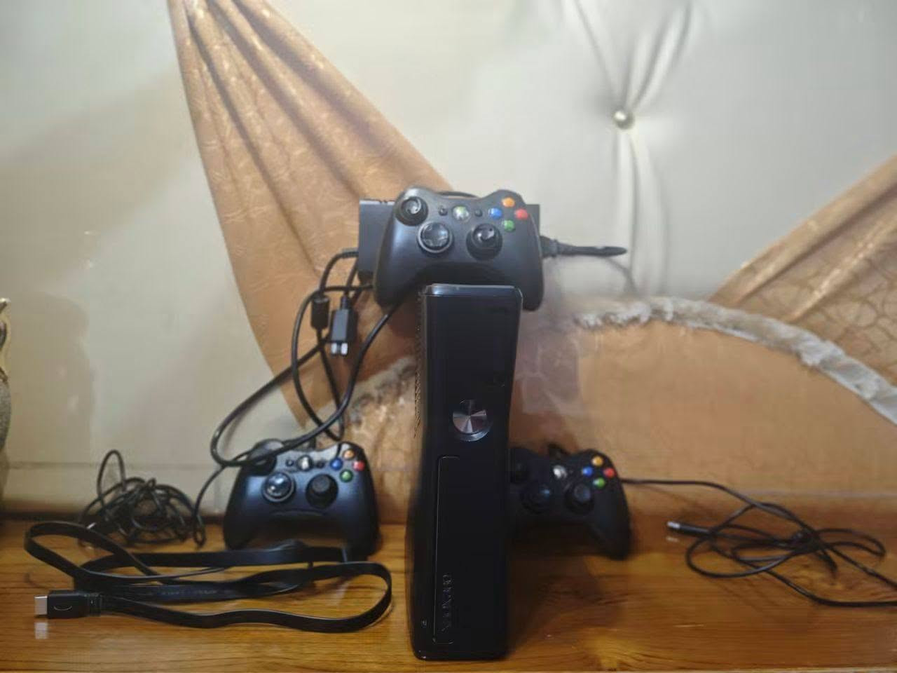 السلام عليكم: xbox 360 للبيع🎮
جهاز نضيف شغال 2 جوستك 25 لعبة
ب110 وبي مجال حك جيه
#الهاتف:***********
#العنوان:ناصرية گرمة بني سعيد
