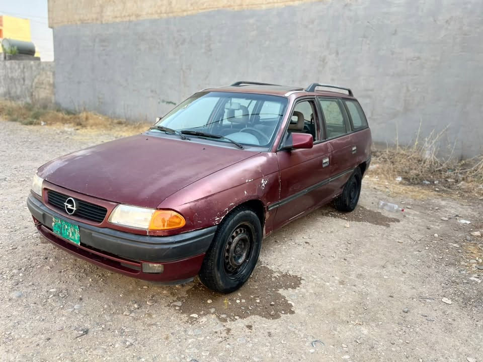 اوبل استرا موديل 93 محرك دوش قطاره بانزين كير تواير  باتري جديد بشرط كهربائيات كلها شغال تراي وين ما يعجبك سنويه خضرا كاربون بانزين ورقي قديم صاحبه الشرعي موجود بس عليه حجز اموال السعر 20 او بيها مجال ***********
