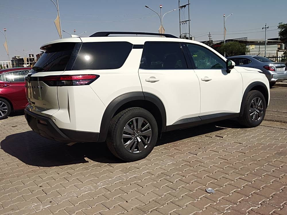 2025 Nissan Pathfinder, SV
كــاتـــي يتـــرقم .اربــيل ..سليمانية ..دهوك
السيــارة .جامرلغ امامي سائق صبغ 
.. بدون شواصي بدون دواخل. بدون ايراك
العداد 45 الف مايل
السعر 275$وبي مجال معامله
مواصفات 
..تبــريد مــركزي 3 قطع 
..بصمة. دخول دكي 
..داخل قماش اسود
..الحـجم 6/2500
..اوتوماتيك 9سرعات مع تبديل يدوي للمقود
..مقــاعد امـامي  كهــربائي 
..عدد المقاعد 7راكب
..رادار .نقطعة عمياء تحديد المسار 
.
مــكان السيــارة ..كركوك 
للاستفسار 
***********
.. كركوك, العراق
