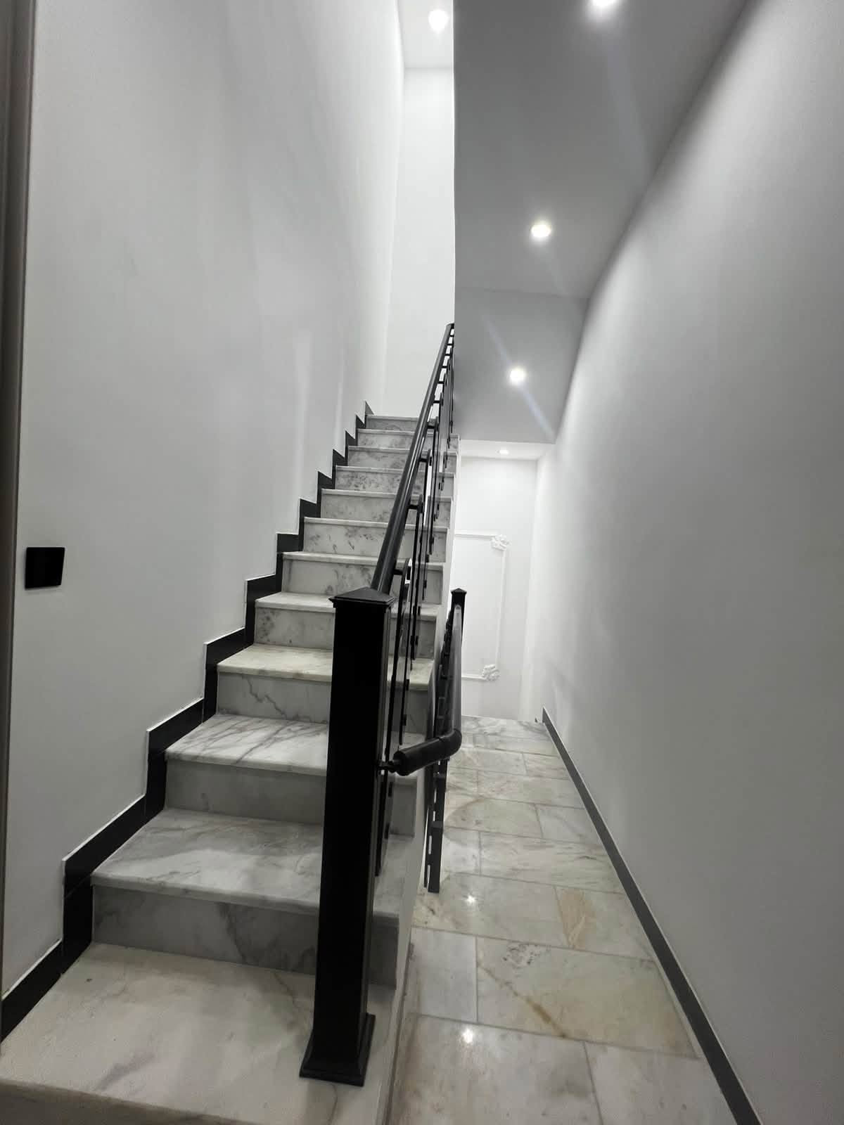 🏠 3 بيوت للبيع في السيدية
✨ بناء حديث – درجة أولى
📐 مساحة كل بيت: 50 متر
📏 واجهة كل بيت: 5.65 متر
🛏️ يحتوي كل بيت على 3 غرف نوم

📞 للاستفسار والتواصل واتساب:
0775273802
