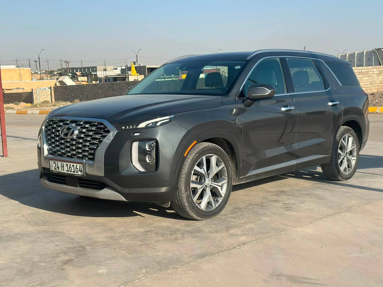 لبيع هيونداي باليسيد HTRAC -
LIMITED فول مواصفات
ميونداي باليسيد لون فيلي
• رصاصي د
الموديل:2020
المحرك: V6 - 291H 3.8
الدفع: HTRAC دفع رباعي ذكي
5 مع مودات ثلج ارمل/طين ا
المواصفات:
• 7 راكب - الصف الثاني (كرسيين
نفصلات) كلش مريحة
• جلد لون رمادي فاتح
• تبريد وتدفئة كراسي أمامية + تبريد خلفي
• شاشة كبيرة 10.25 إنش + كاميرا خلفية د
• كير أزرار - بصمة - بانوراما
•انضمة القيادة [ ايكو + سمارت + سبورت + كومفورت + سناو ]
• رادار + تحكم ستيرن + مثبت
• سرعة •
• حساسات أمامية خلفية
1241126164
•جنطة كهرباء
• اشارات مري
•تدعم خاصية شحن هواتف ذكية
الحالة: السيارة بيها صبغ بونيد + بابين + جاملغ، داخل جديد،
شاصي دواخل سليم
ماشيه 250 الف
السعر: [220 ] وبيها مجال بسيط
• المكان: سامراء
للتواصل: [***********

