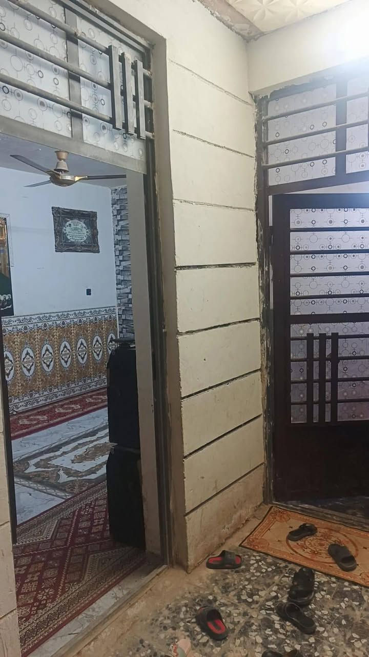 السلام عليكم مكلف بل نشر الاستفسار اتصل ع صاحب البيت سعر٥٥وبي مجال
بيت للبيع  مساحه 100متر مربع غرفتين نوم استقبال وصاله وصحيات ومنور بيت نضيف عنوان الحسينيه الراشديه السكلات نهايه  شارع العشره الاف بدايه ١١ شارع مكصوص كاعد شتغلون بي وراح تتبلط الاستفسار اتصل ***********
