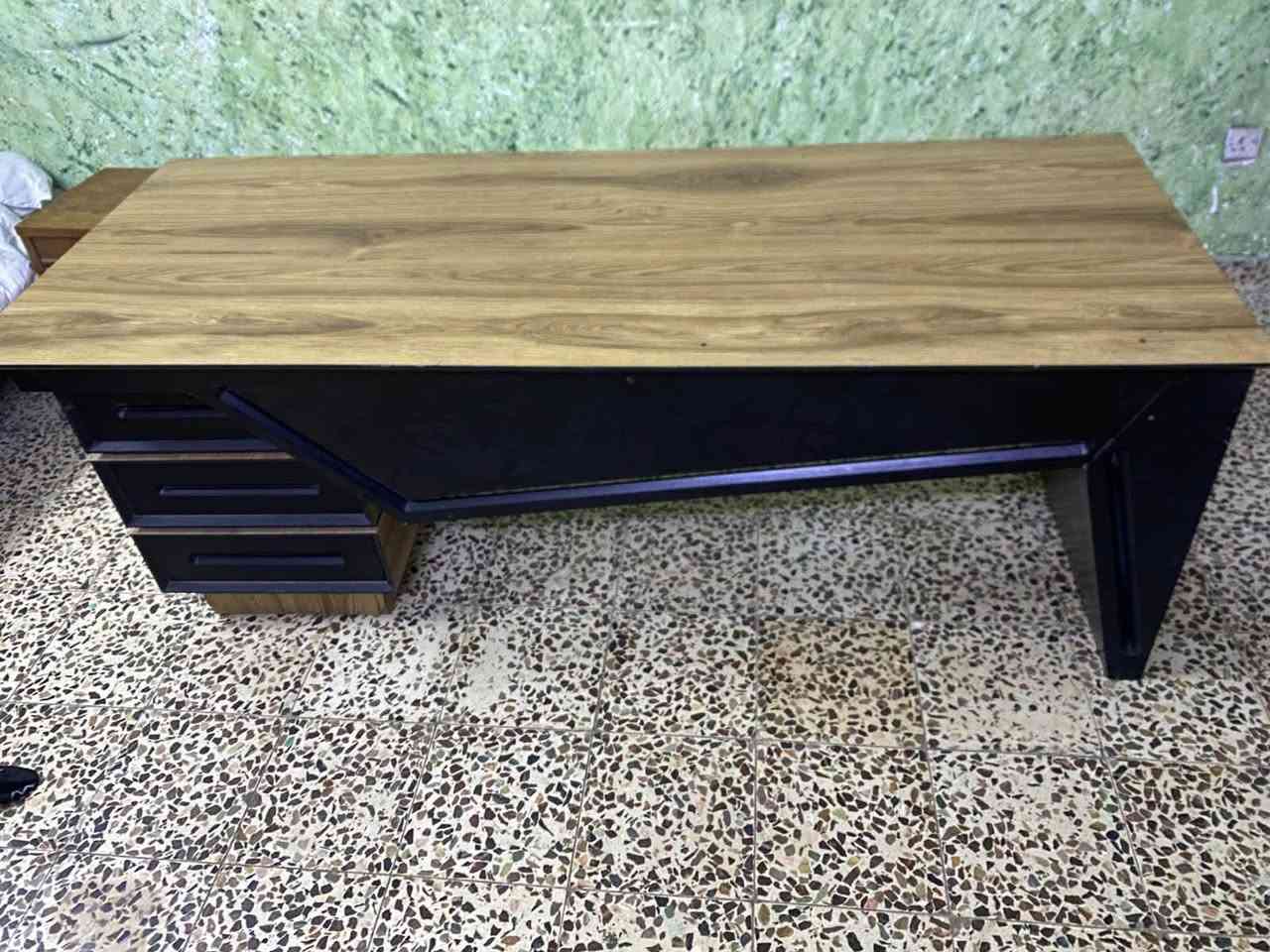 السلام عليكم
ميز للبيع 

طول 200cm

عرض 70cm

يحتاجله ترتيب فيه بعض الملاحضات 

السعر 230 الف 

***********

متواجد واتساب
