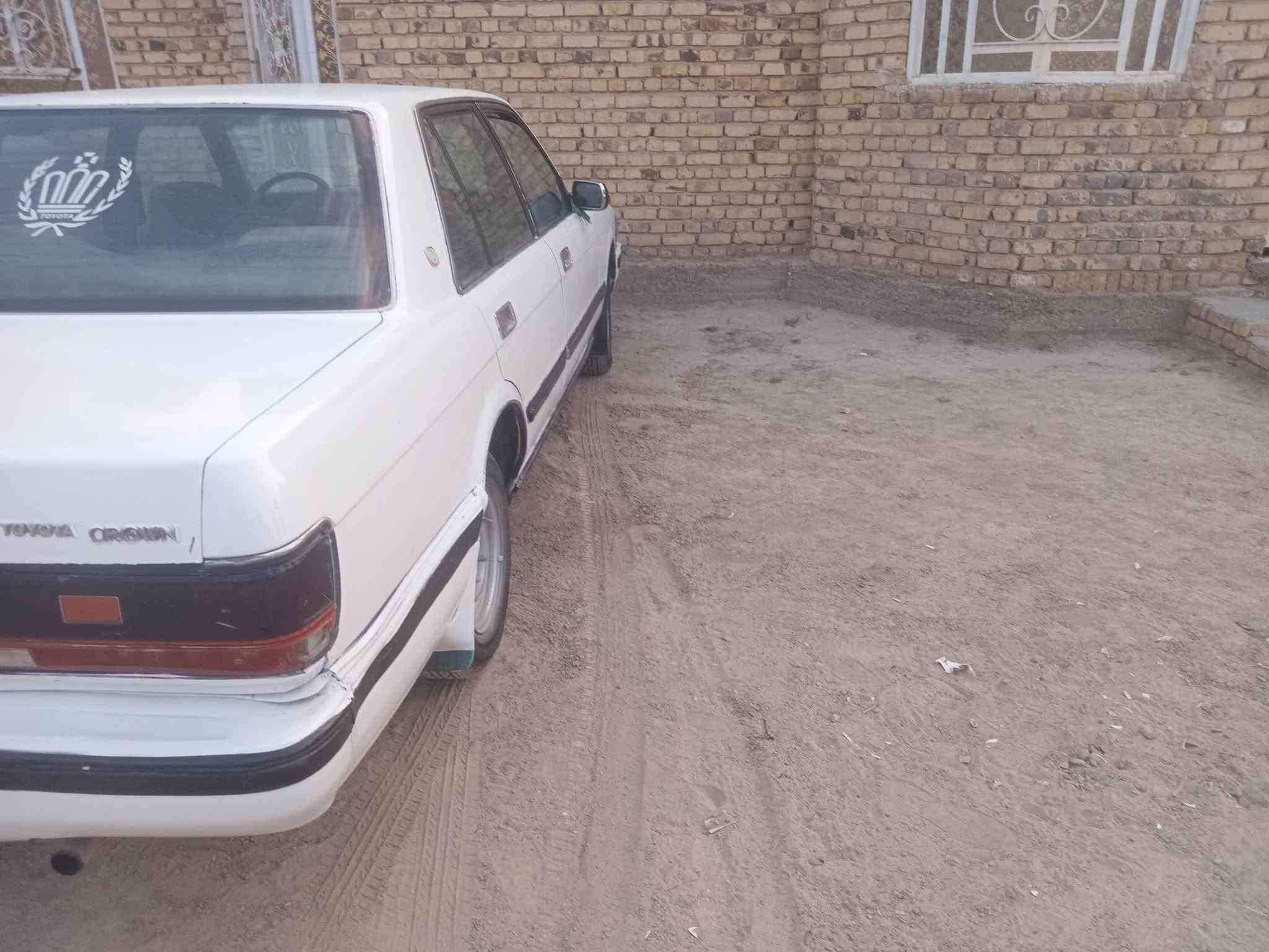 سياره موديل 91 كير وحرك على شرط حدايه جاهزه تبريد شغل بس غاز عوزه شرط تخم تاير كهربائى شغاله كله من طول الطول سياره بيه رشات صبغ بدون ضربه سنويه جديده التسعة وعشرين   حالين سياره موجوده ناخذ عليه دالاليه اتصل على الرقم ***********
