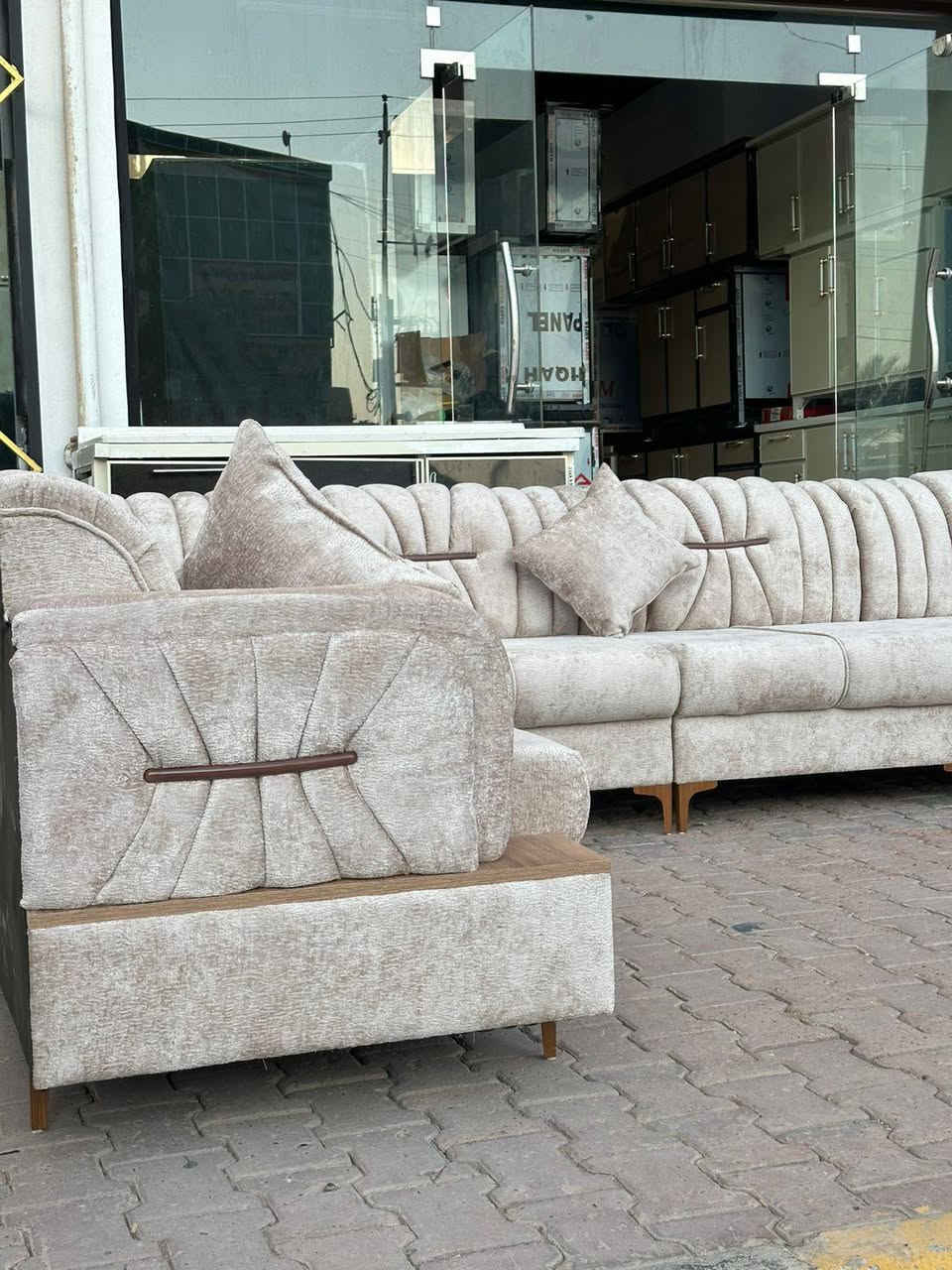 معرض ايمن للاثاث المنزلي
ديوان موديل (مالديف)شغلنا الخاص شغل درجة اولة 
قماش خاولي درجة اولة 
 خشب بلاويد اسود 10ملم 
ارجل نيكل حديد ضد الصدة 
قياس 7متر و11مقعد 
نضام تركي وبايدي عراقية وبجدارة 
يوجد لدينا تفصال حسب الطلب وحسب الموديل 
متوفر لدينا جميع الموديلات 
يوجد.لدينا عرض تبديل المستعمل بالجديد
العنوان تكريت نهاية تقاطع الساعة مقابل التجنيد ومجاور افران الريان ومقابل مطعم قصة 
للطلب والاستفسار الاتصال على الرقم التالي 
***********
***********
زورونا وتجدون كل ماهوا جديد

