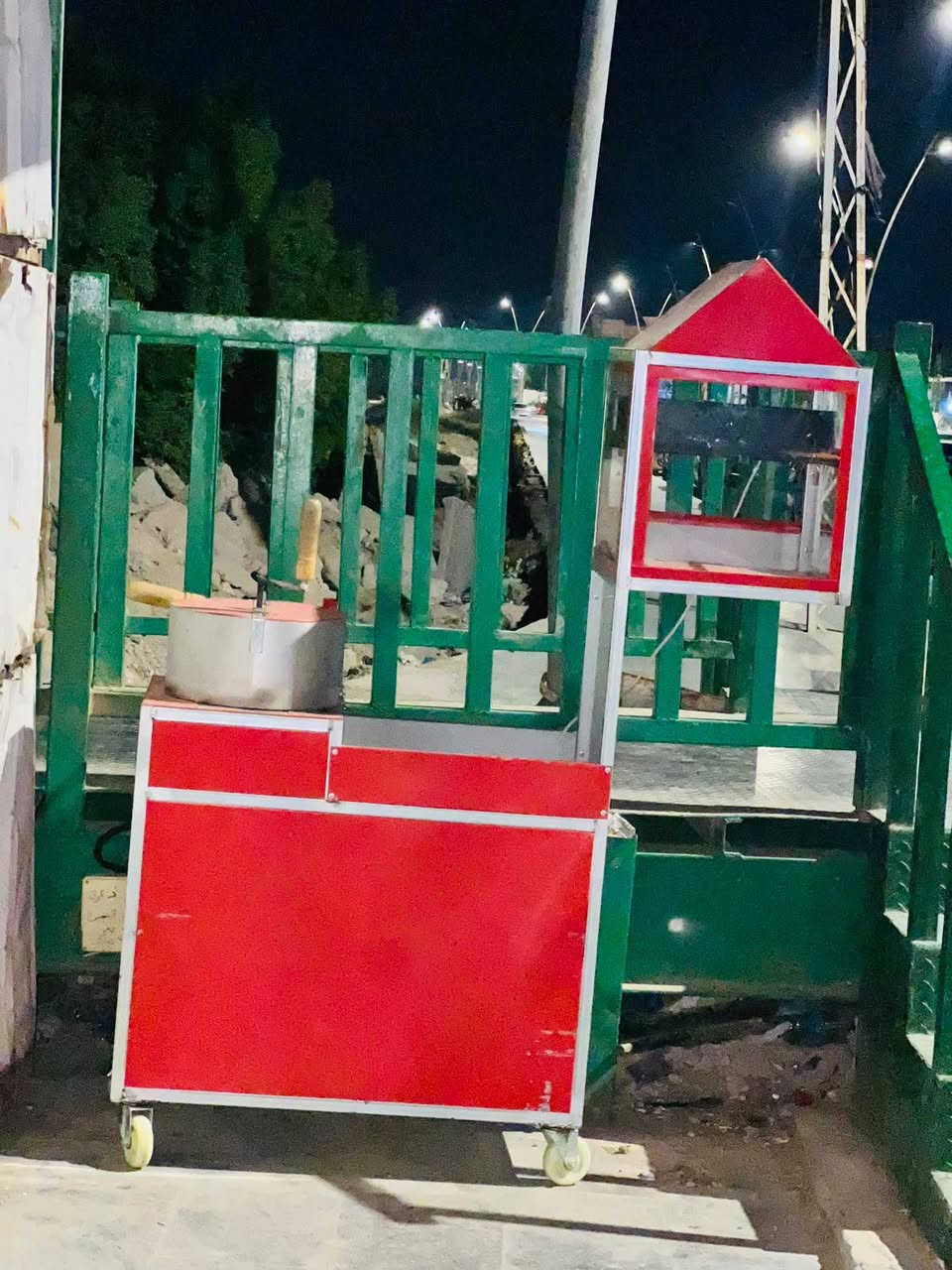 السلام عليكم حماصة حب الشمس يدوية غازية وليس كهربائية معة قاطع المنيوم للجبس بنص الجام خانة امانة الله جديدة مستخدمة 18 يوم وصارت علية بسعر  375الف ورايدها ب275الف معة تئسيس كهرباء واير ومكان كلوب ومنخل و اوراق مال حب والله العظيم شغل خير من الله بس لكيت شغل اقوة منها ورايد ابيعها مكاني ناصرية مركز قرب جسر المشاة على الكورنيش بصوم الشامية رقم الهاتف *********** غير متواجد على الفيس
