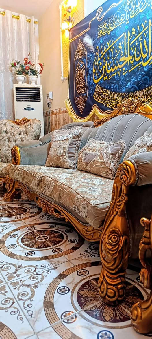 للبيع  بسبب ضيق المكان تخم زان تركي رئاسي 10 مقاعد مع طبله وسطيه تخم نضيف جدا مابي اي عيب السعر 700 مكان بغداد للاستفسار خاص او *********** بي وتساب
