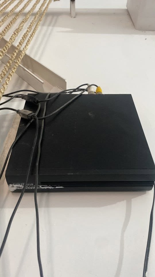 للبيع سيستم كامرات العدد أربعه تجاري نوع Alhua—دقه 2mp 1080p- رؤيه ليليه IR
DVR4يدعم تسجيل أربع كاميرات 

السعر 150 قابل للتفاوض

للاستفسار /***********
