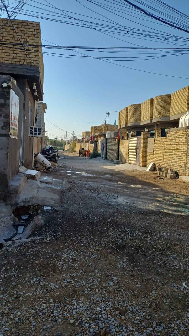ياالله.السلام عليكم مشتمل المساحه 90متر مربع ركن.على3شوارع بيت جديد ونضيف مال عائله صغيره موضح بالصور والمقطع الفديو.المكان نزلت اللؤاء حنين.دور الضباط مربع الجملون ثالث شارع.السعر(30)وبي مجال..مرقم بالبلديه وبي معامله كامله .البيت نظيف جدأ.وجاهز للسكن وشغلى درجه اولى الاستفسار***********.ملاحضه البيت قبل 5اشهر كاعدين بي اكرر مال عائله صغيره..
