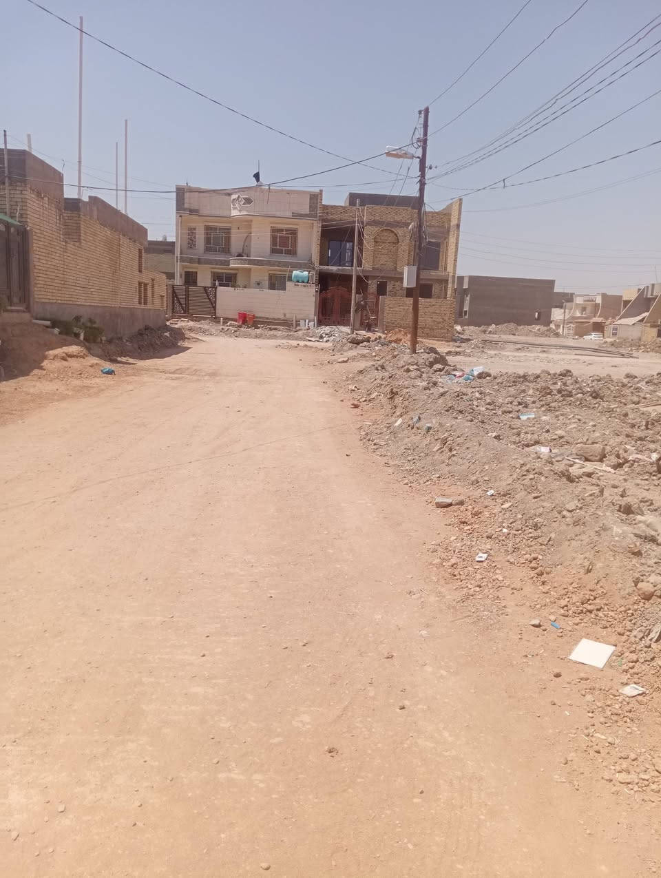 يوجد قطعة طابو صرف
المساحة 100متر الوجه 5 والنزال 20 
شارع 80 محيزم 4 حي القضاة 
مقابل مسجد الرحمن 
المنطقة مجاري وسبيس 
باقي بس تبليط 
للاستفسار مراجعة مكتب الشارقة للعقار مقابل مسجد الرحمن الاتصال اوعبر المراسلة ***********
