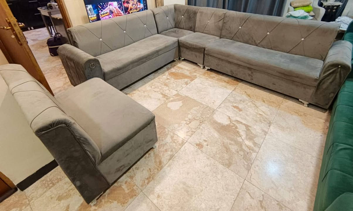 السلام عليكم ديوان للبيع شغل عراقي  بغداد طالبية
سعر مناسب 
***********
