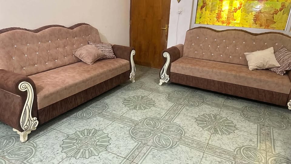 قنفات ١٠ مقاعد نظيف مابيه اي عيب اريده ب٢٥٠ للاستفسار على الرقم ***********
